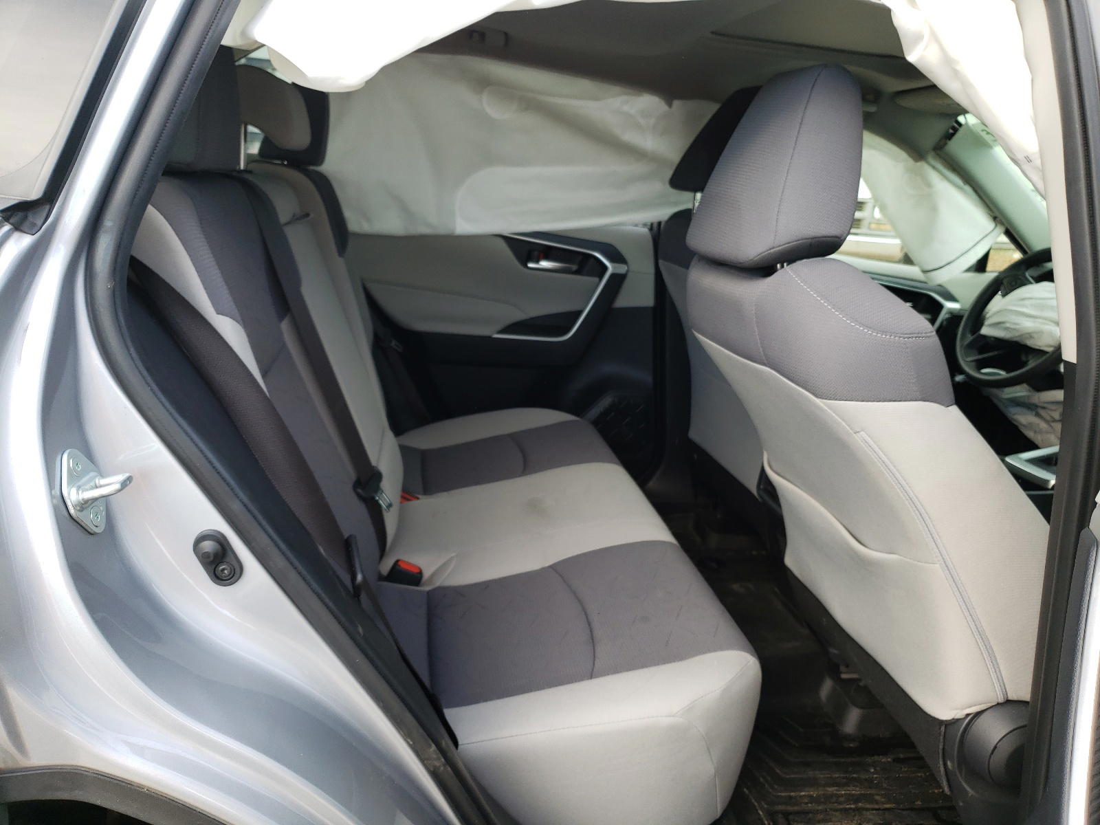 Photo 6 from auction – 2019 TOYOTA RAV4 XLE with VIN JTMP1RFV5KD044557