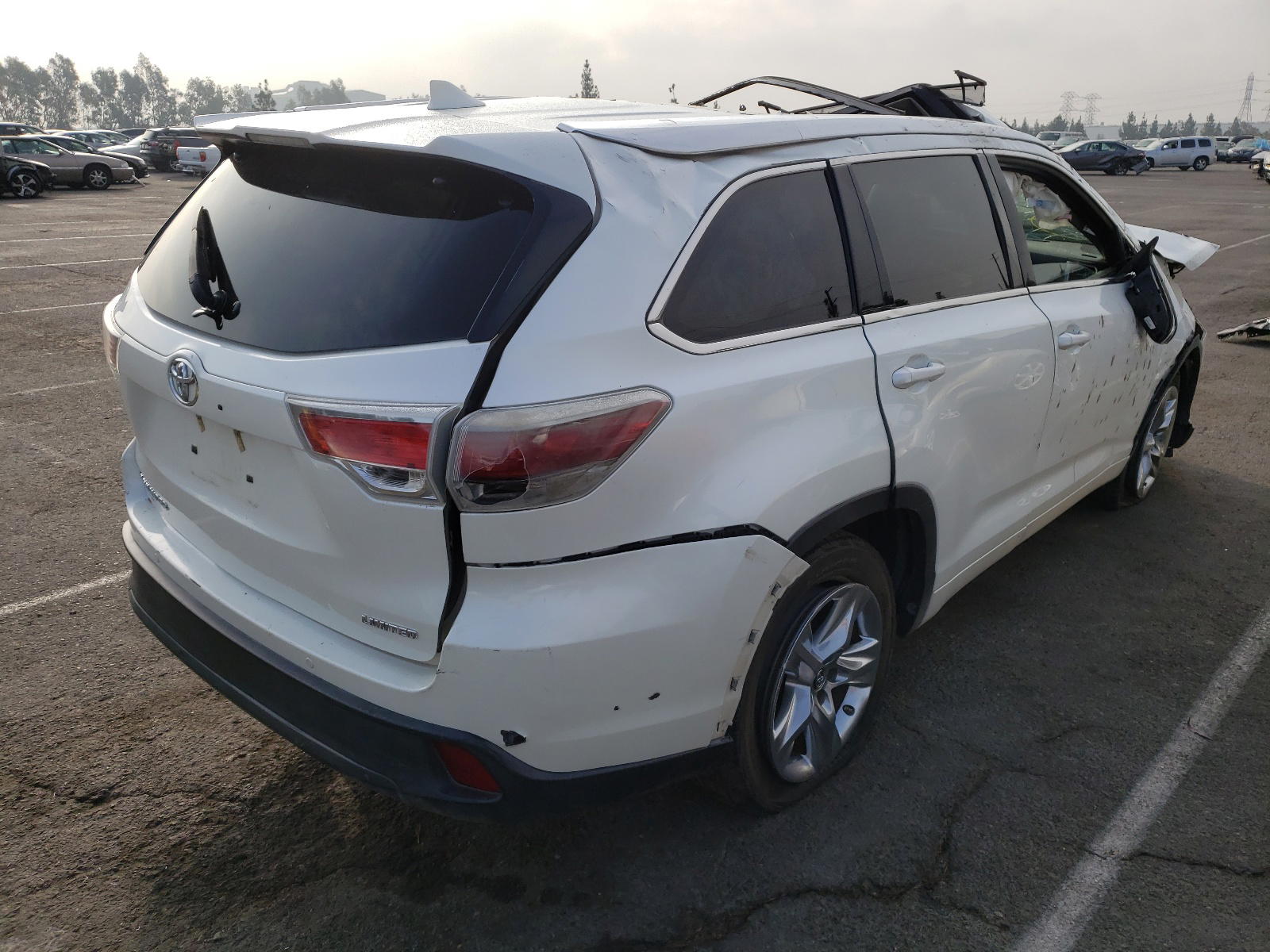 Photo 4 from auction – 2016 TOYOTA HIGHLANDER with VIN 5TDYKRFH3GS179513