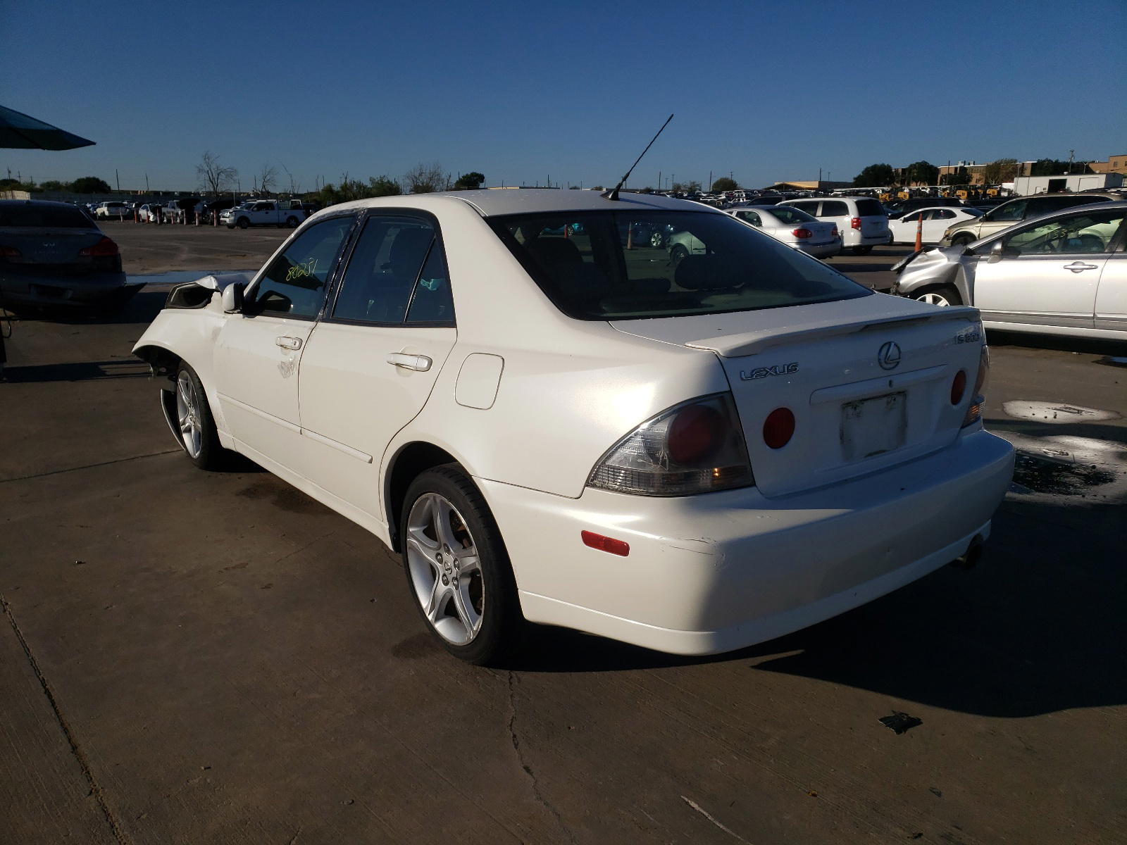 Photo 3 from auction – 2004 LEXUS IS 300 with VIN JTHBD192040085465