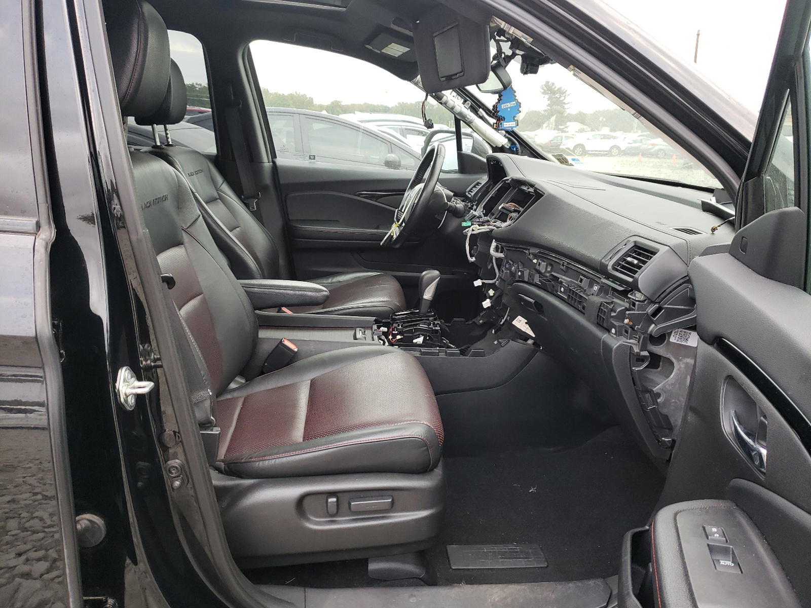 Photo 5 from auction – 2017 HONDA RIDGELINE with VIN 5FPYK3F84HB021482