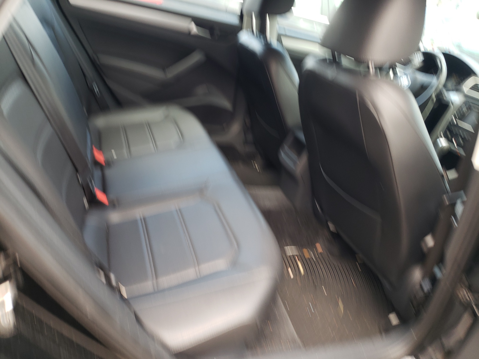 Photo 6 from auction – 2015 VOLKSWAGEN PASSAT S with VIN 1VWAT7A38FC084201