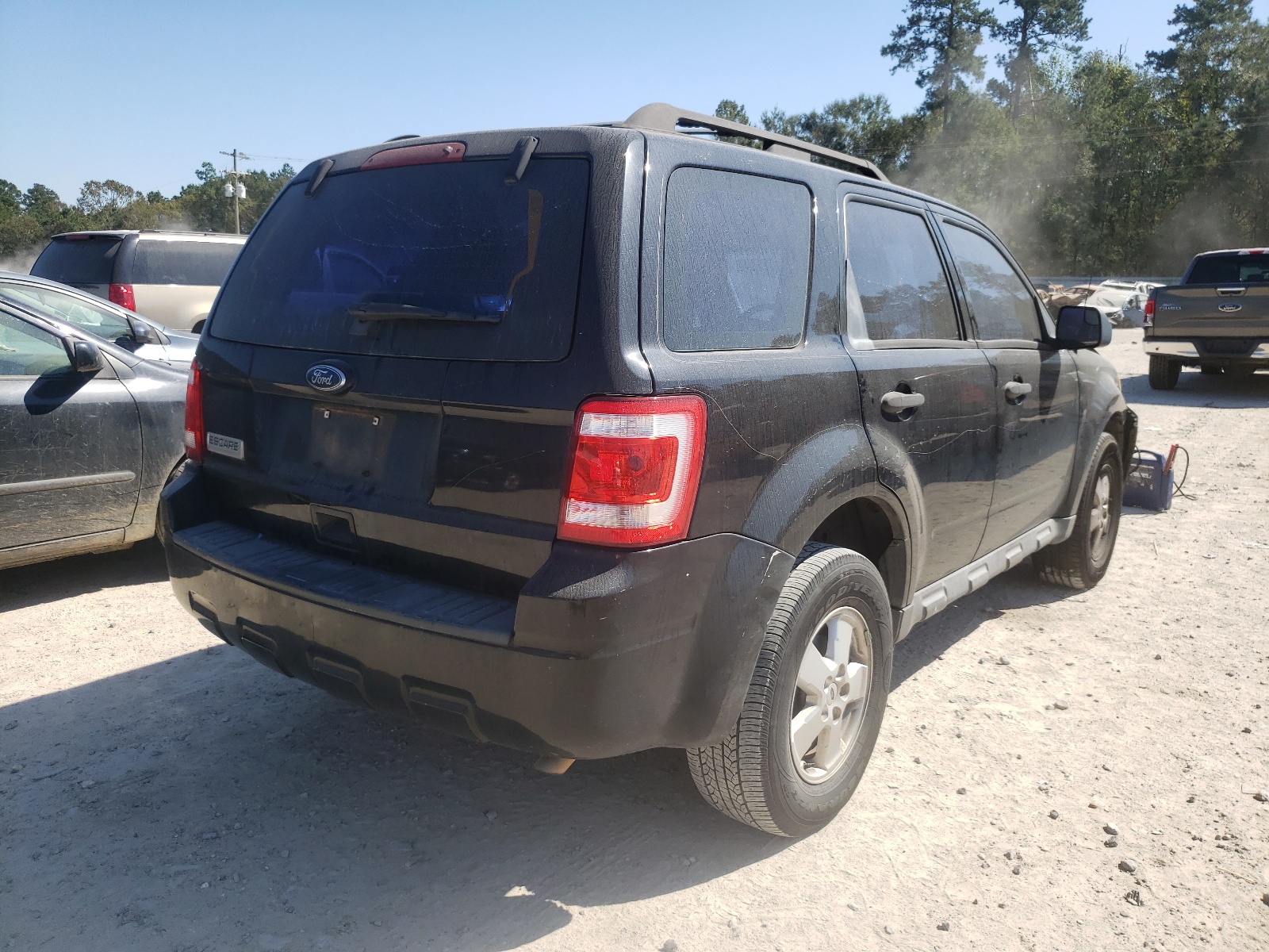 Photo 4 from auction – 2010 FORD ESCAPE XLS with VIN 1FMCU0C75AKA78219