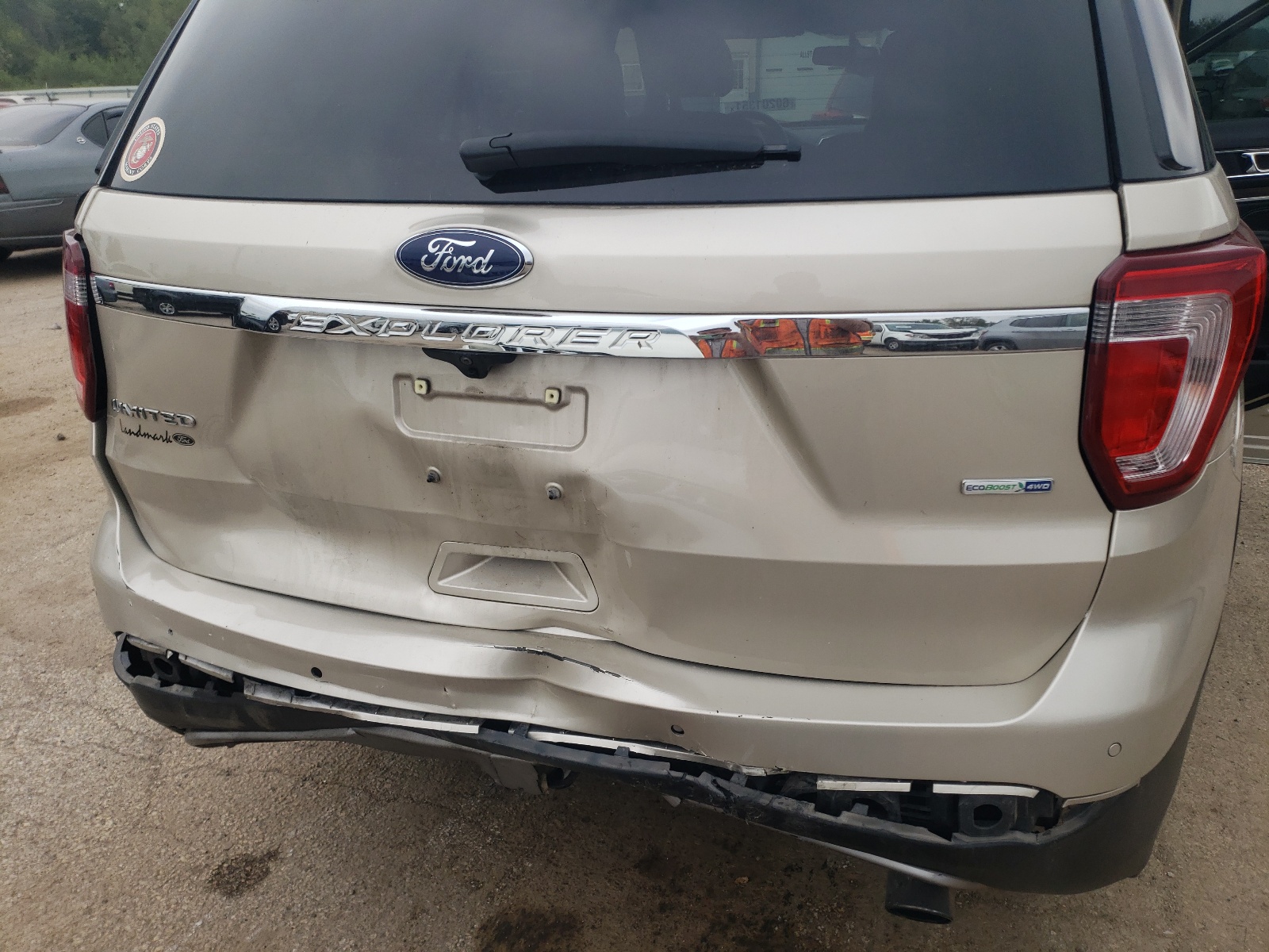 Photo 9 from auction – 2017 FORD EXPLORER L with VIN 1FM5K8FHXHGD16158