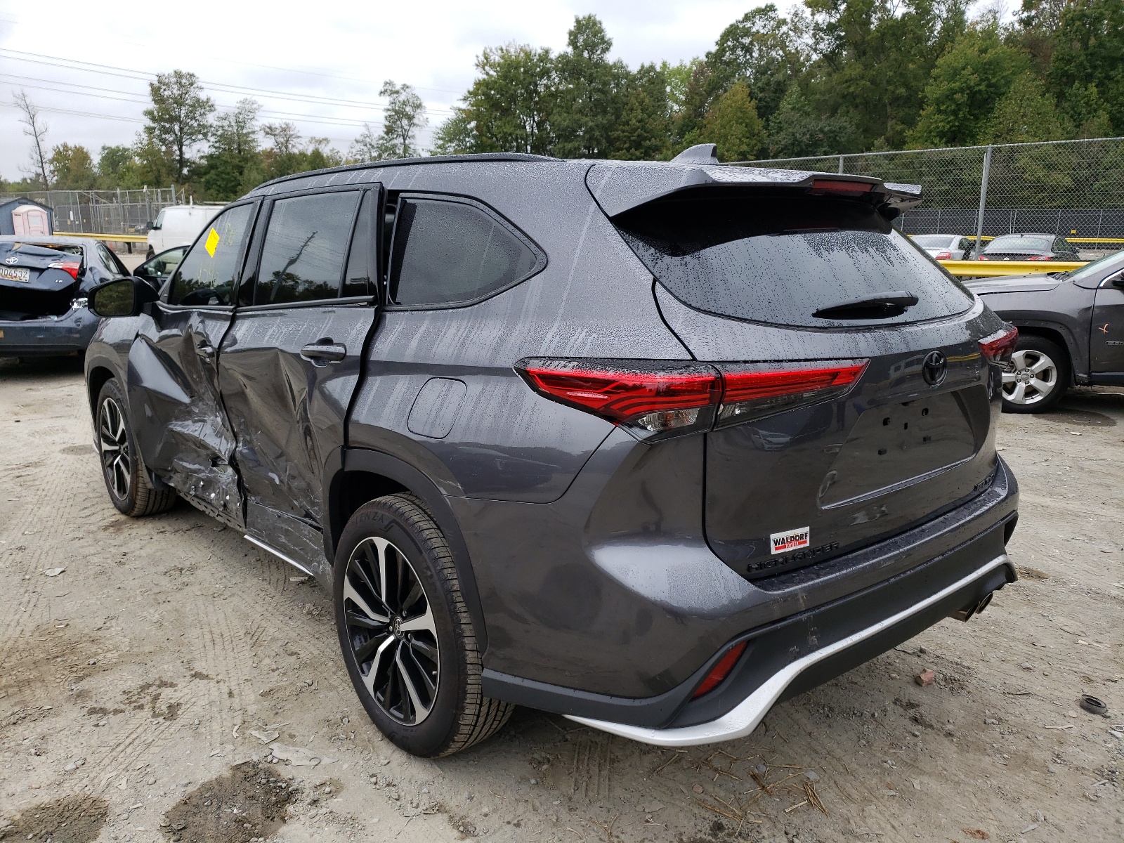 Photo 3 from auction – 2021 TOYOTA HIGHLANDER with VIN 5TDJZRBH9MS117158