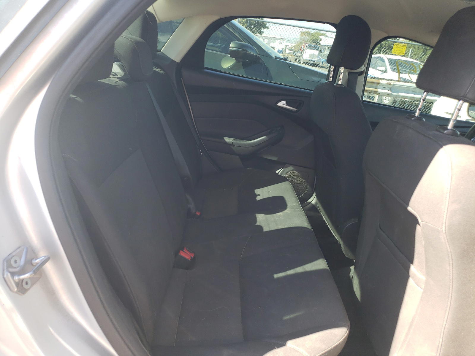 Photo 6 from auction – 2015 FORD FOCUS SE with VIN 1FADP3F29FL300043