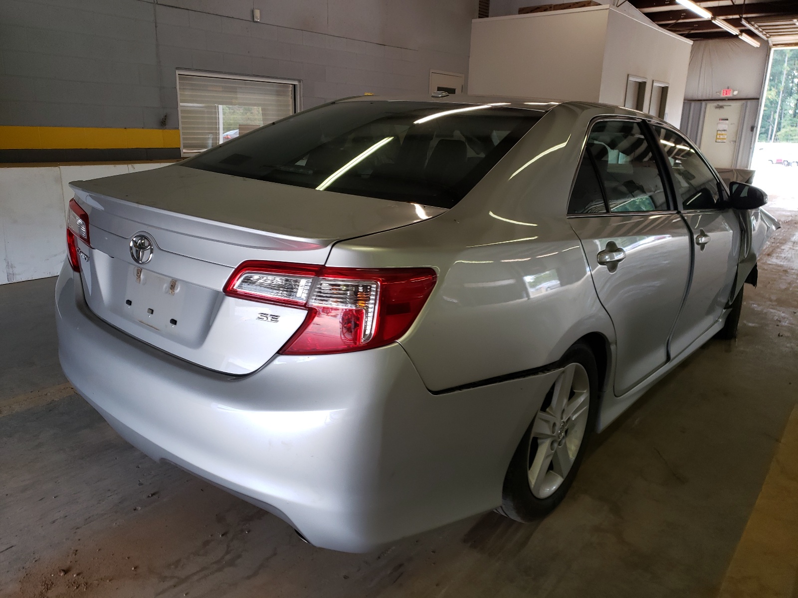 Photo 4 from auction – 2014 TOYOTA CAMRY L with VIN 4T1BF1FKXEU829904