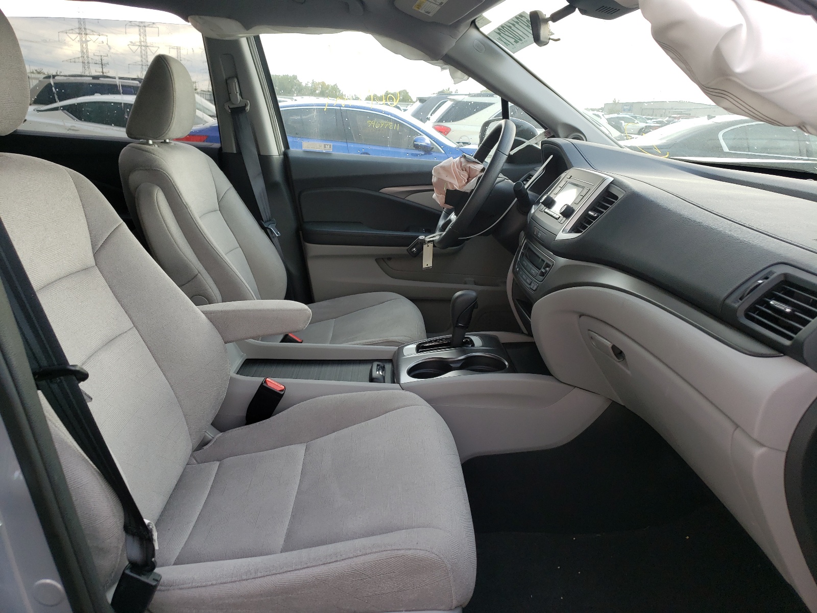 Photo 5 from auction – 2019 HONDA PILOT LX with VIN 5FNYF6H13KB079329