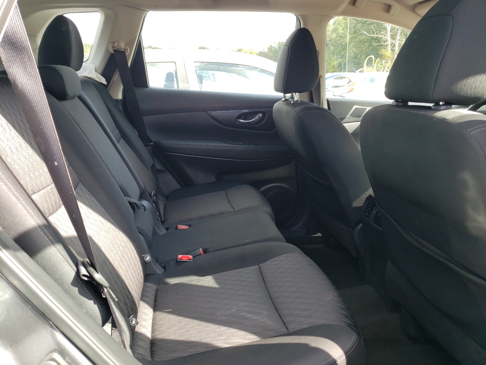 Photo 6 from auction – 2017 NISSAN ROGUE S with VIN KNMAT2MV9HP604145