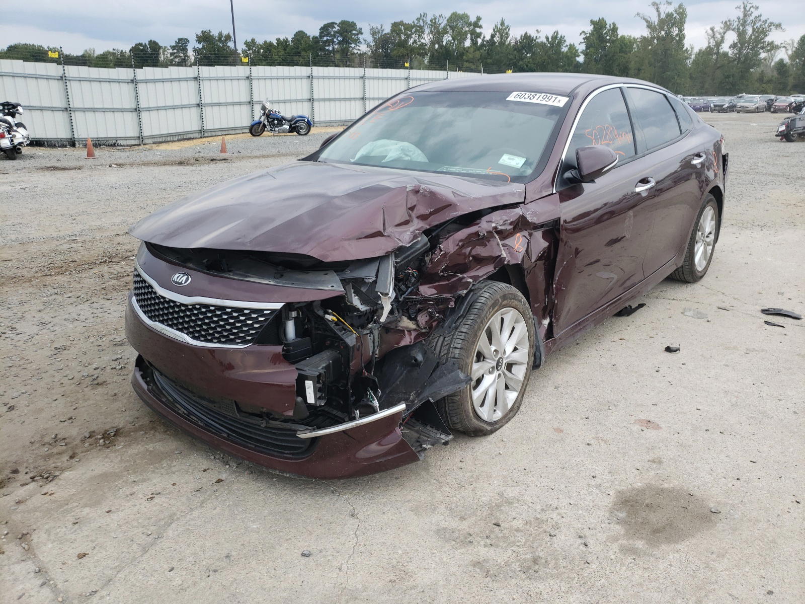 Photo 2 from auction – 2016 KIA OPTIMA with VIN 5XXGU4L39GG119285