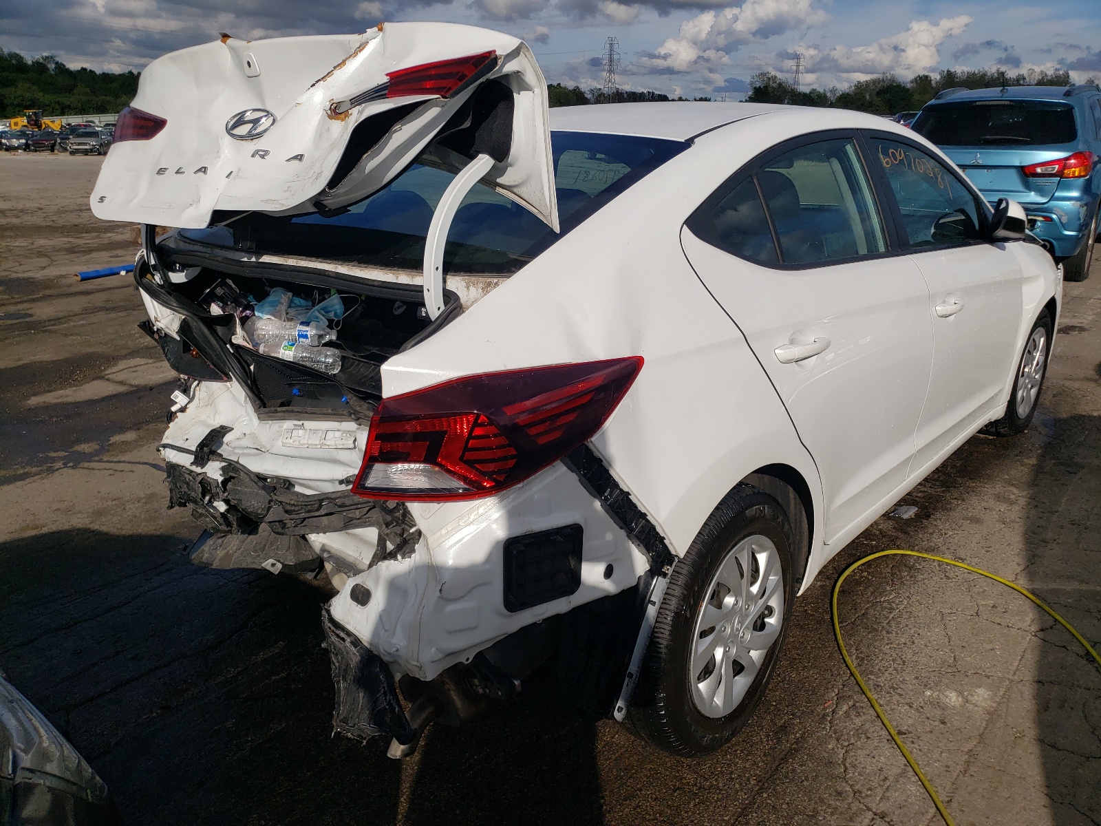 Photo 4 from auction – 2019 HYUNDAI ELANTRA SE with VIN 5NPD74LF2KH495859