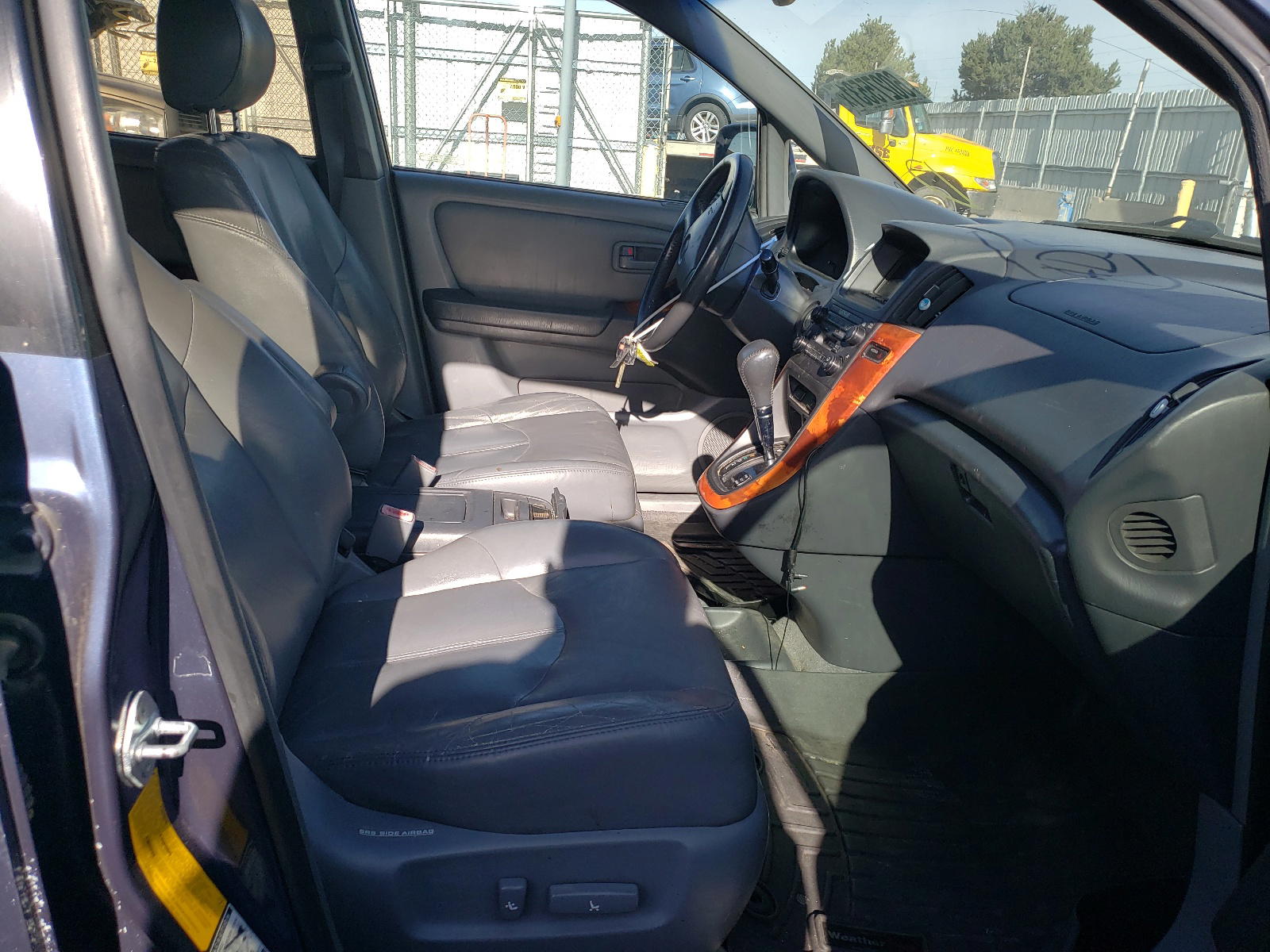 Photo 5 from auction – 2000 LEXUS RX 300 with VIN JT6HF10U0Y0159498