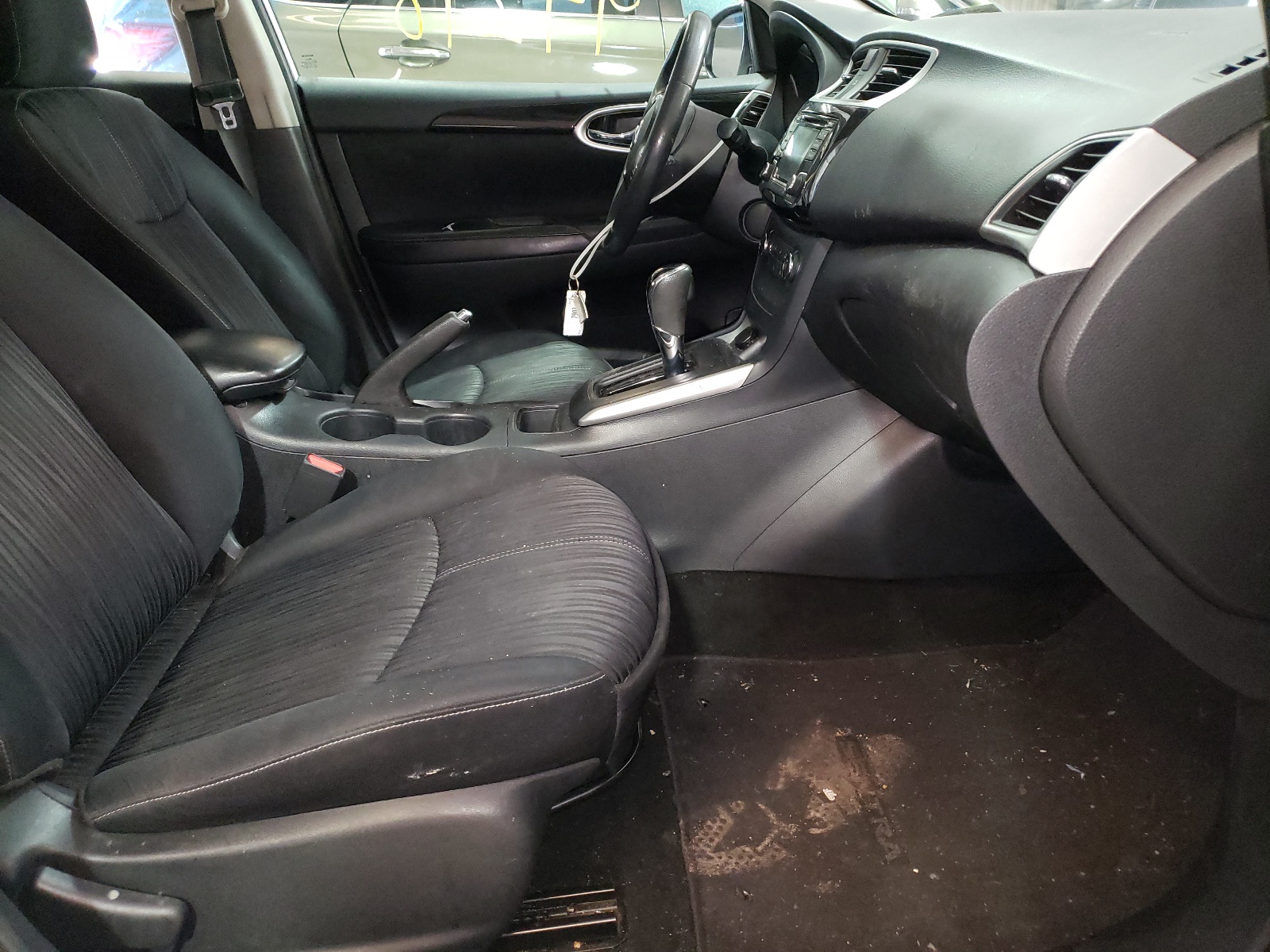 Photo 5 from auction – 2017 NISSAN SENTRA S with VIN 3N1AB7AP4HL641267