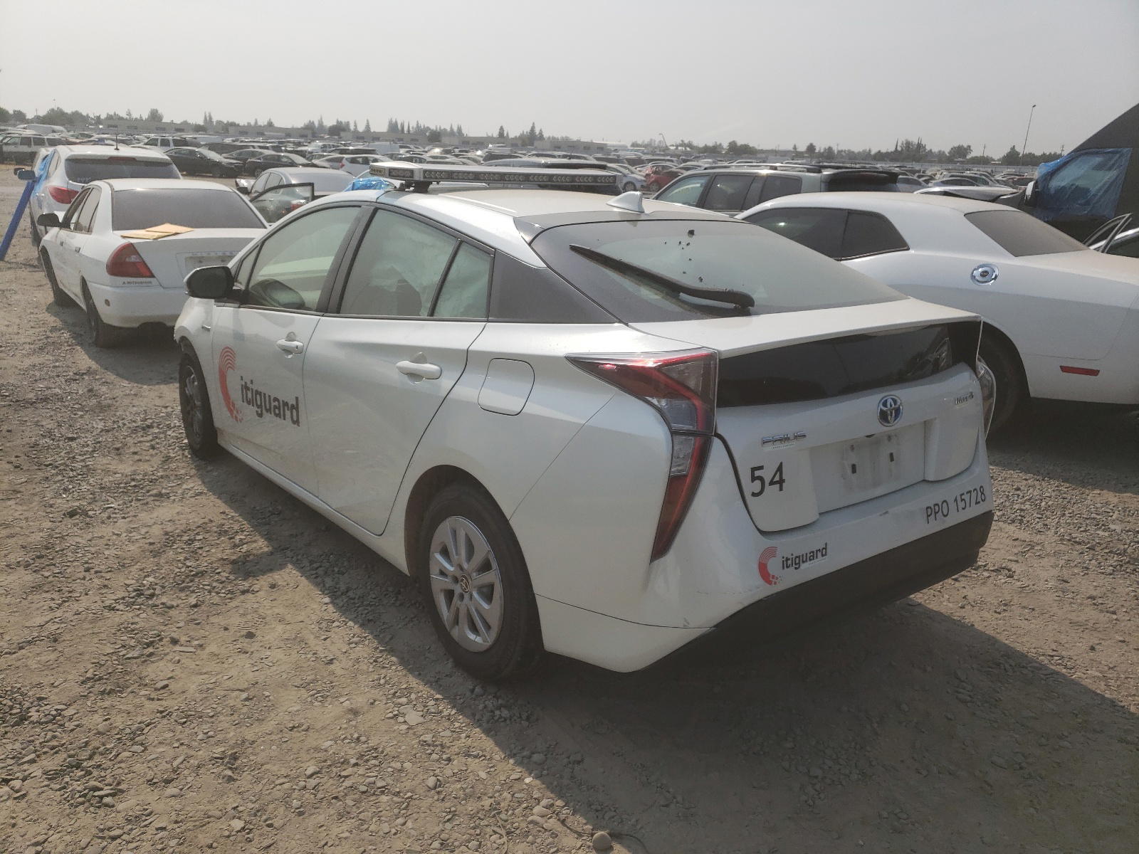 Photo 3 from auction – 2016 TOYOTA PRIUS with VIN JTDKARFU8G3522906