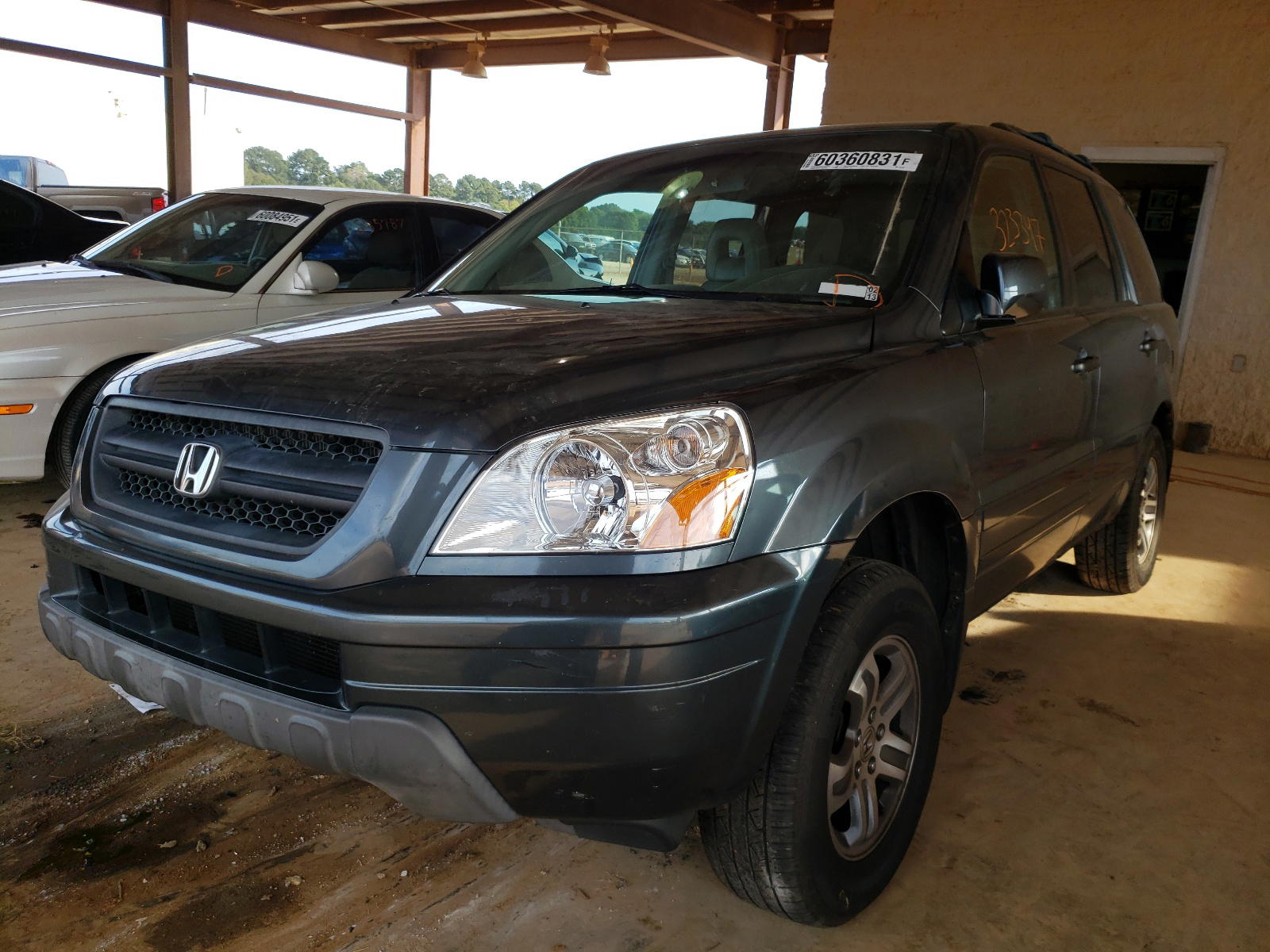 Photo 2 from auction – 2004 HONDA PILOT EXL with VIN 2HKYF18574H554135