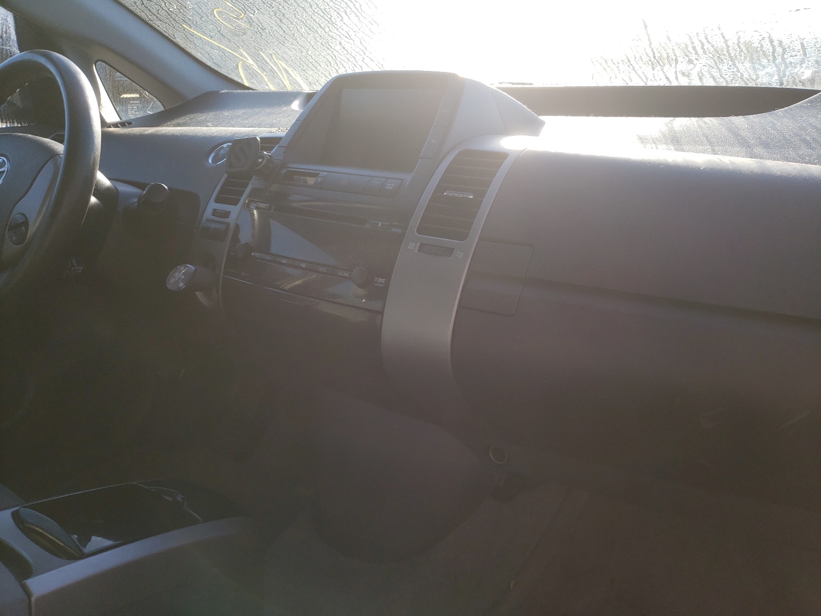 Photo 9 from auction – 2005 TOYOTA PRIUS with VIN JTDKB20U557041126