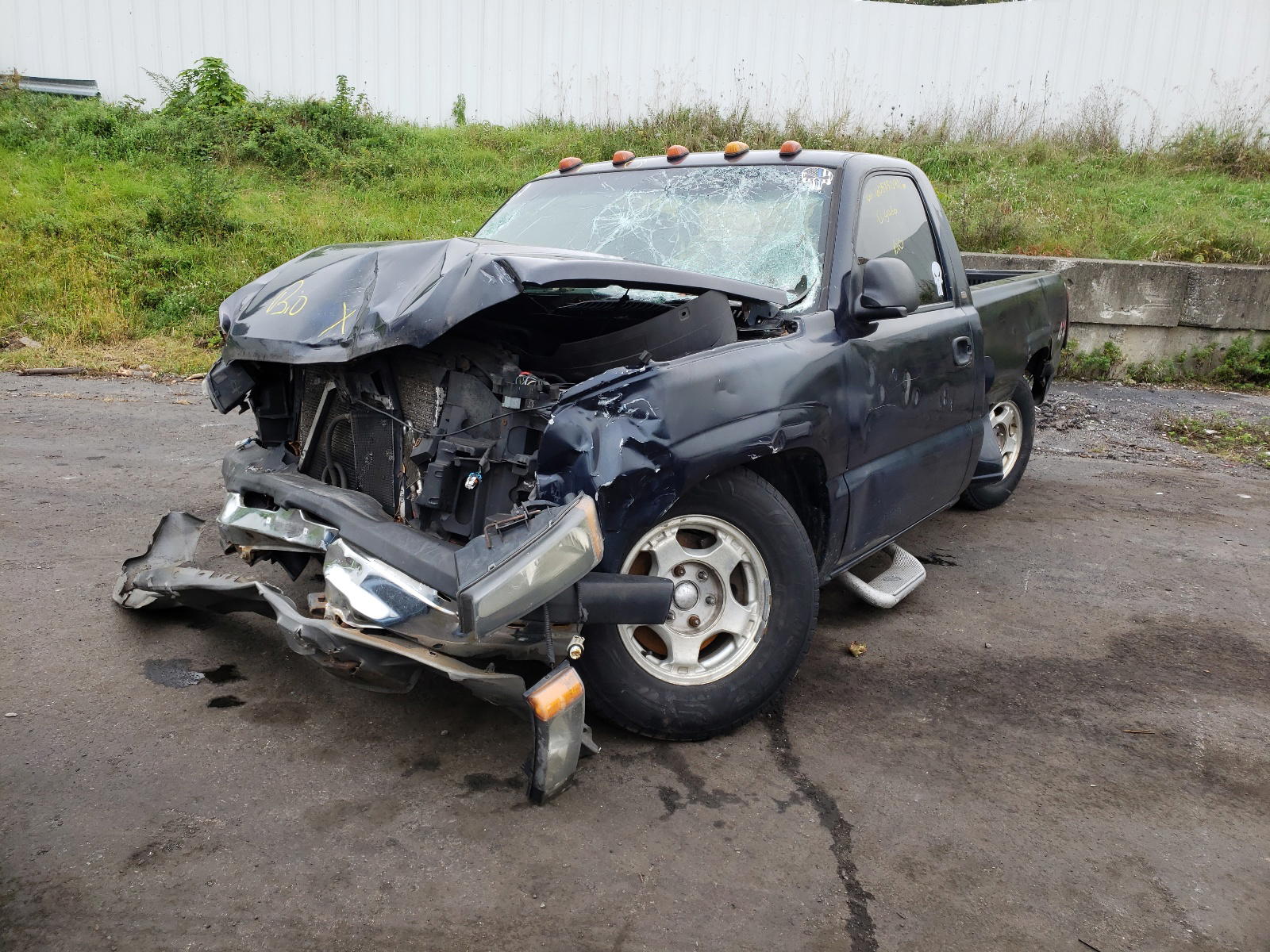 Photo 2 from auction – 2005 CHEVROLET SILVERADO with VIN 1GCEK14VX5Z260002