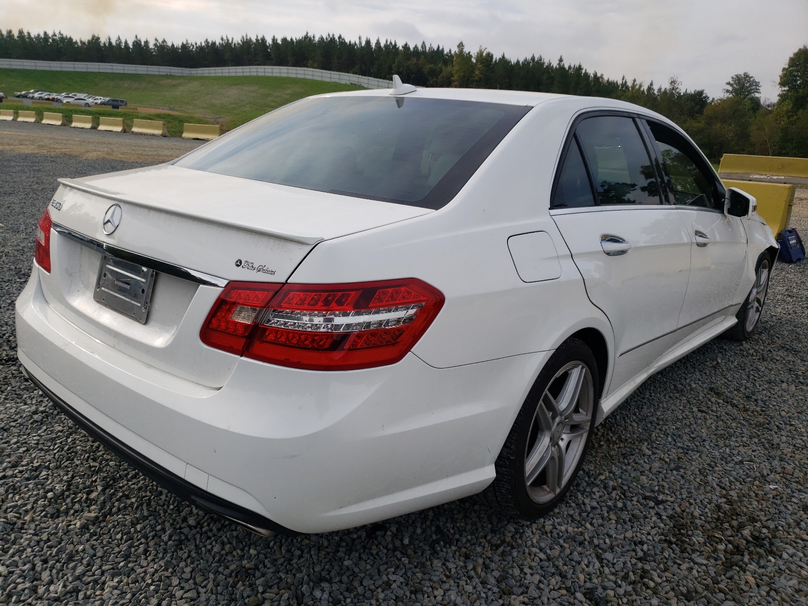 Photo 4 from auction – 2013 MERCEDES-BENZ E 350 with VIN WDDHF5KB6DA691702