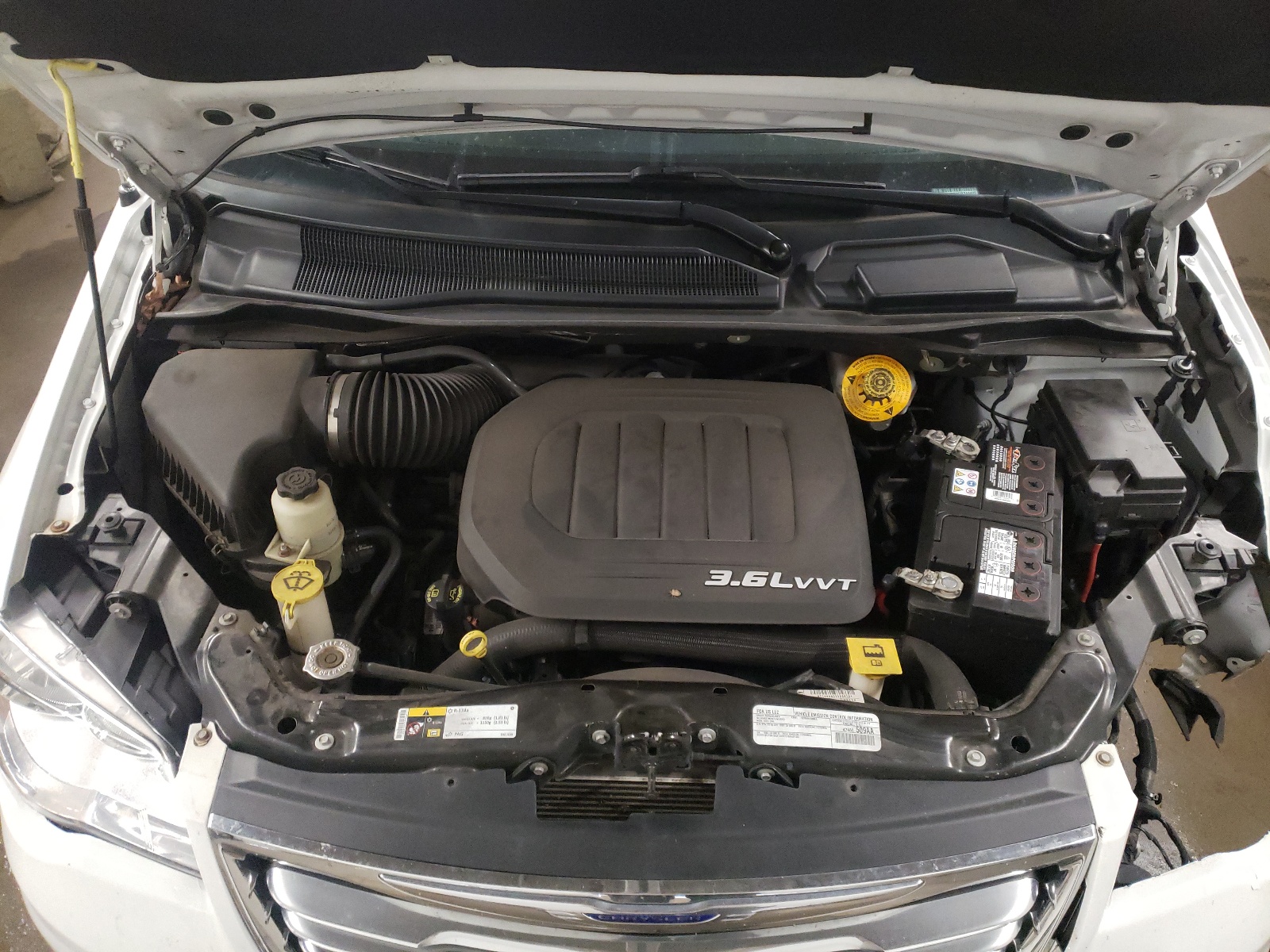Photo 7 from auction – 2016 CHRYSLER TOWN & COU with VIN 2C4RC1CG0GR240405