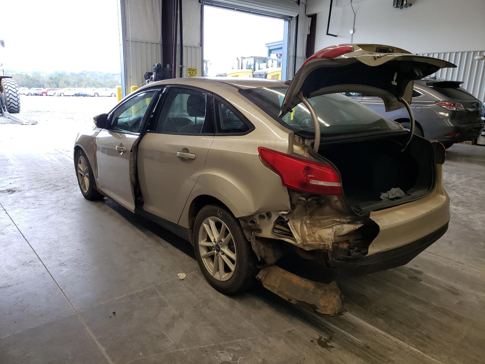 Photo 3 from auction – 2017 FORD FOCUS SE with VIN 1FADP3F23HL281573