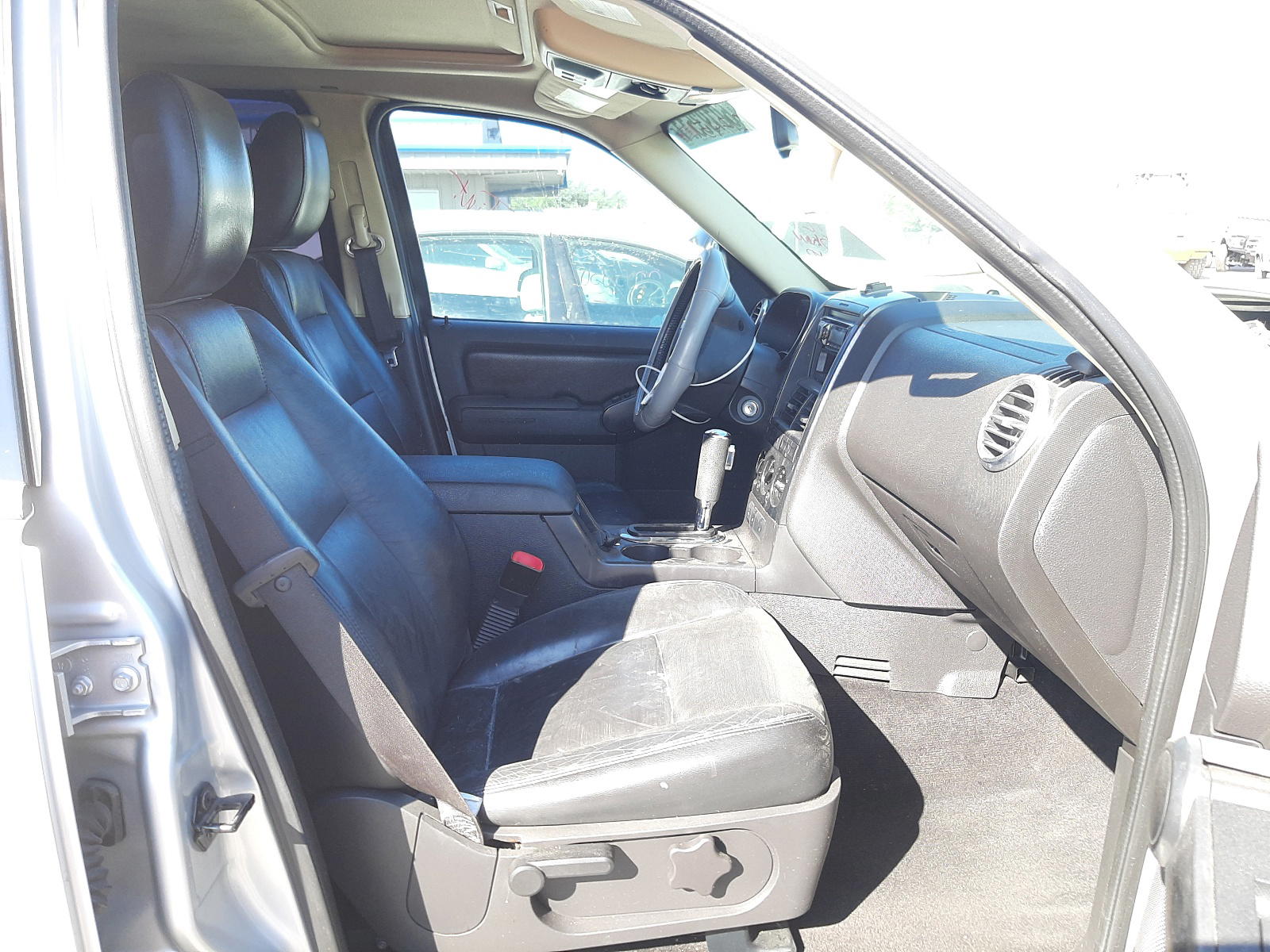 Photo 5 from auction – 2010 FORD EXPLORER X with VIN 1FMEU6DE4AUA89497