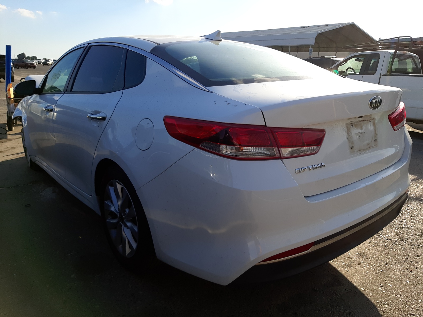Photo 3 from auction – 2017 KIA OPTIMA LX with VIN 5XXGT4L30HG128512