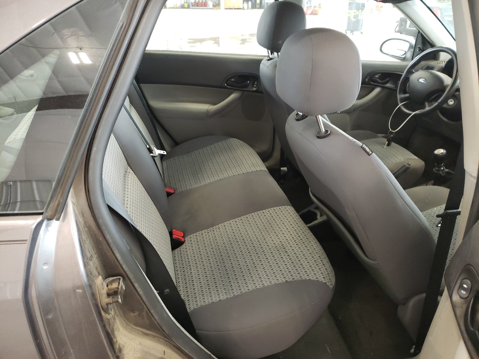 Photo 6 from auction – 2007 FORD FOCUS ZX4 with VIN 1FAHP34N97W298499