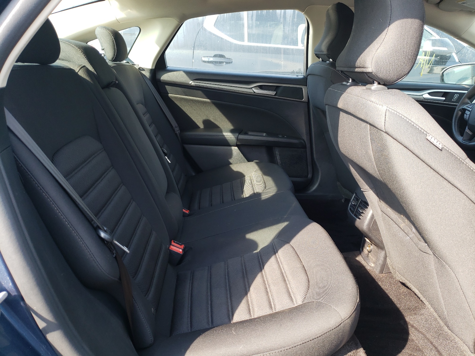 Photo 6 from auction – 2019 FORD FUSION SE with VIN 3FA6P0LU2KR134537