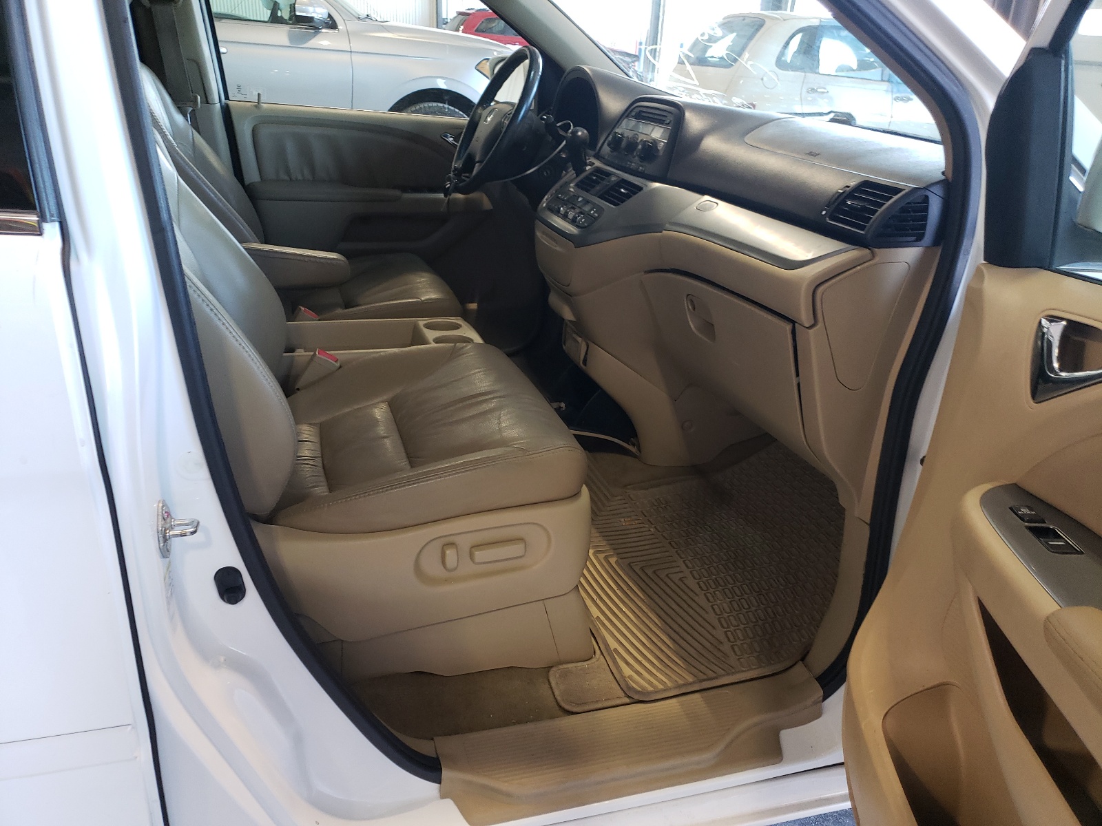 Photo 5 from auction – 2010 HONDA ODYSSEY with VIN 5FNRL3H67AB084359