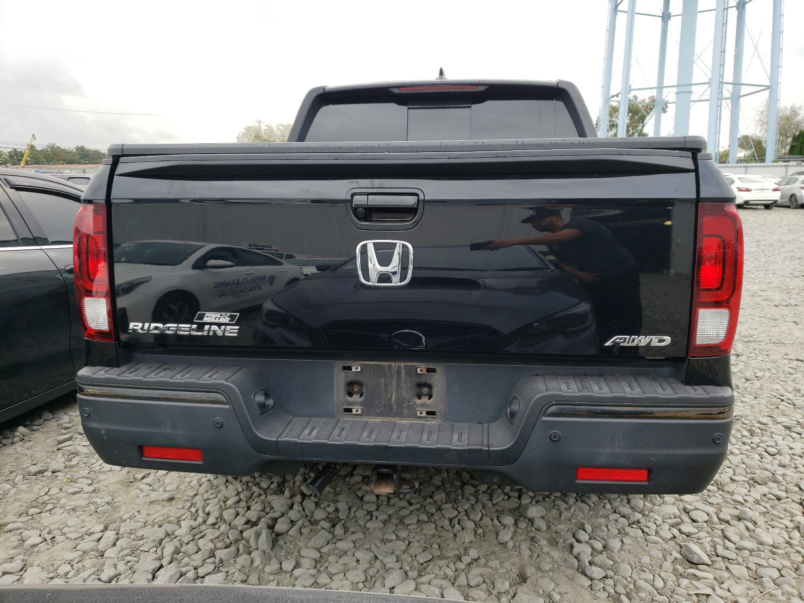 Photo 9 from auction – 2017 HONDA RIDGELINE with VIN 5FPYK3F84HB021482