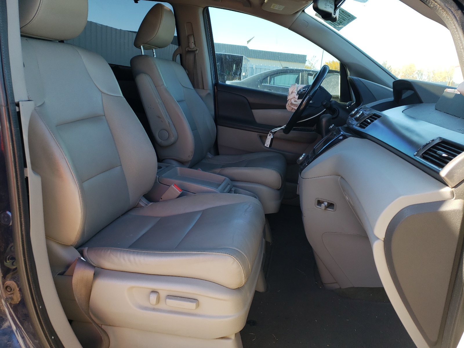 Photo 5 from auction – 2015 HONDA ODYSSEY EX with VIN 5FNRL5H68FB075043