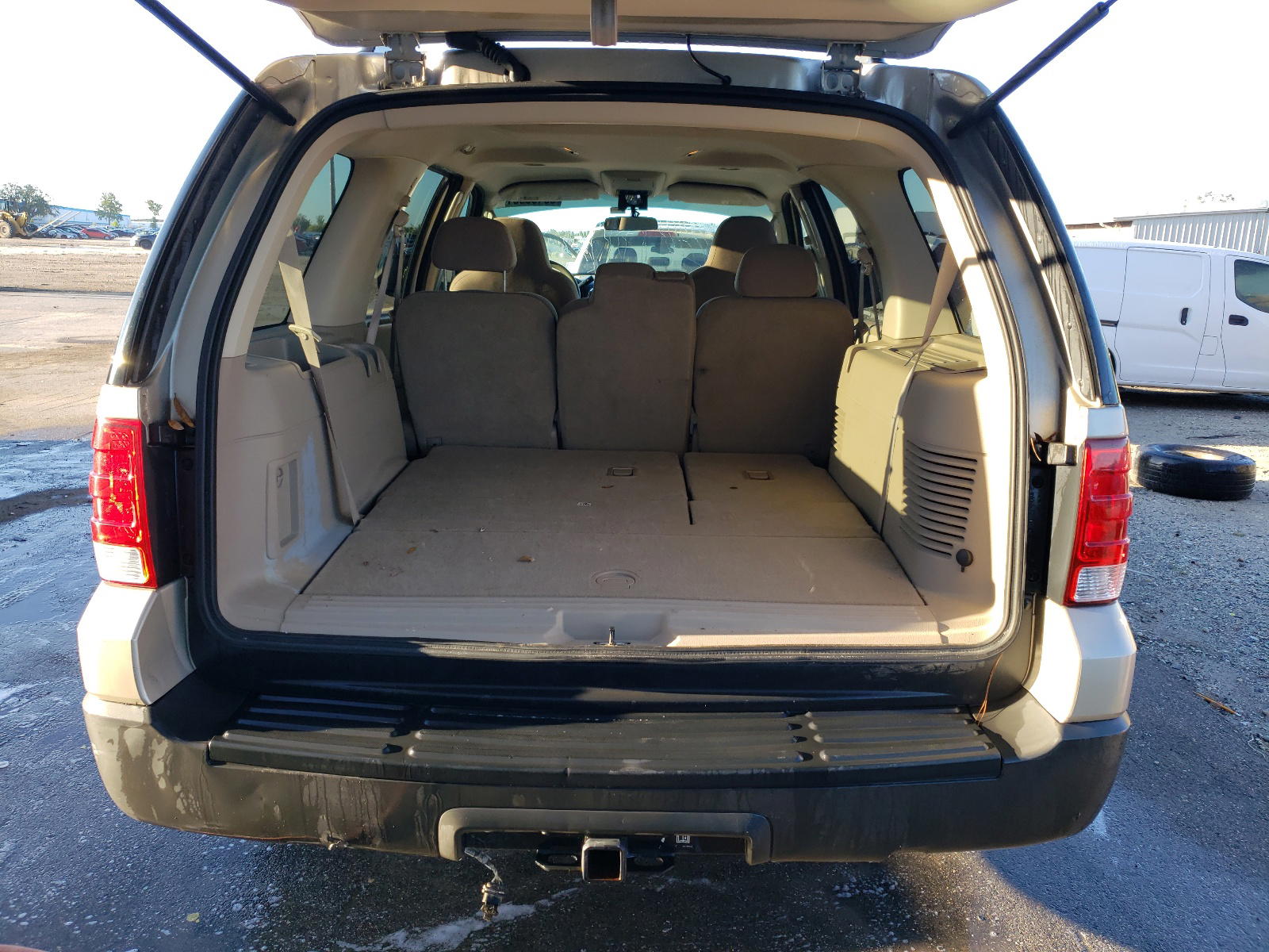 Photo 9 from auction – 2005 FORD EXPEDITION with VIN 1FMPU15595LA05714