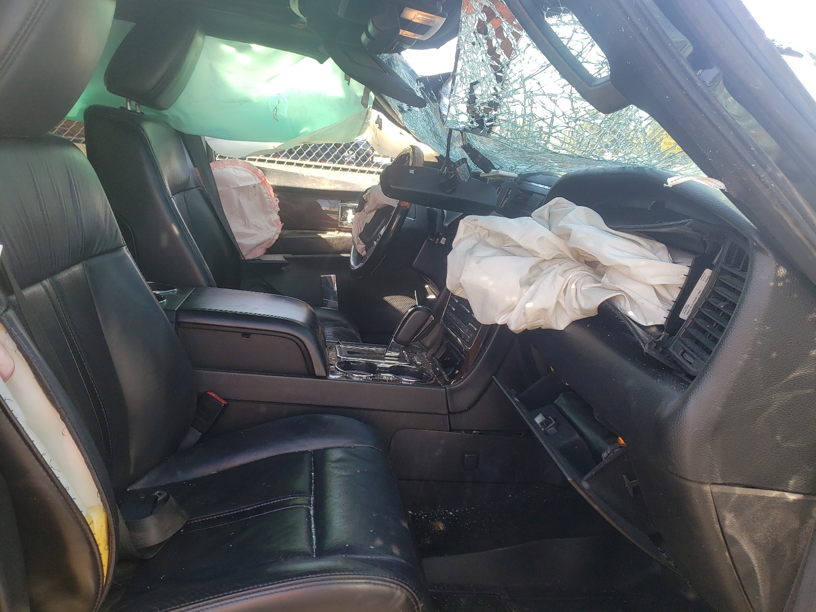 Photo 5 from auction – 2016 LINCOLN NAVIGATOR with VIN 5LMJJ3JT0GEL10201