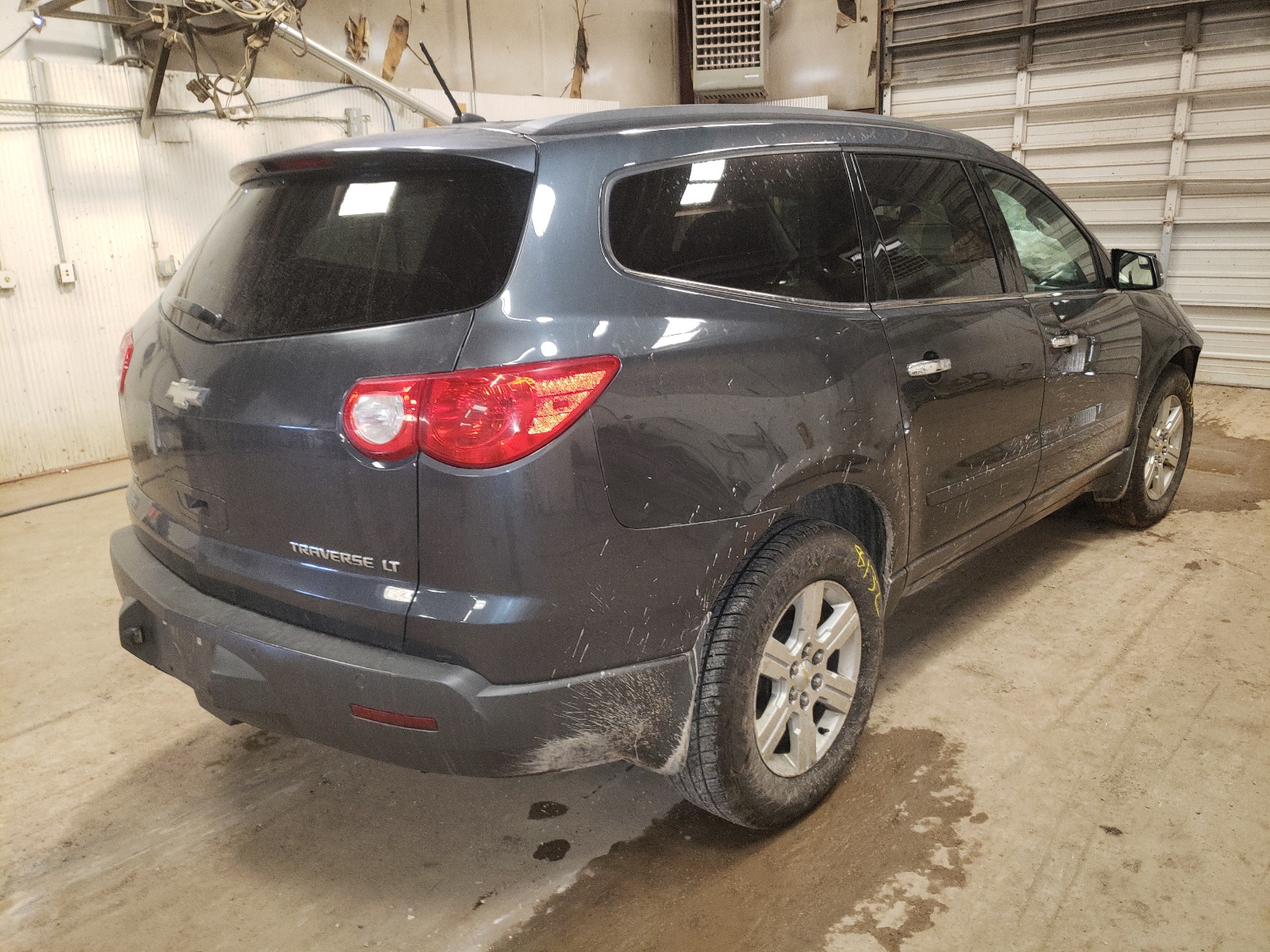 Photo 4 from auction – 2011 CHEVROLET TRAVERSE L with VIN 1GNKVGED6BJ116984