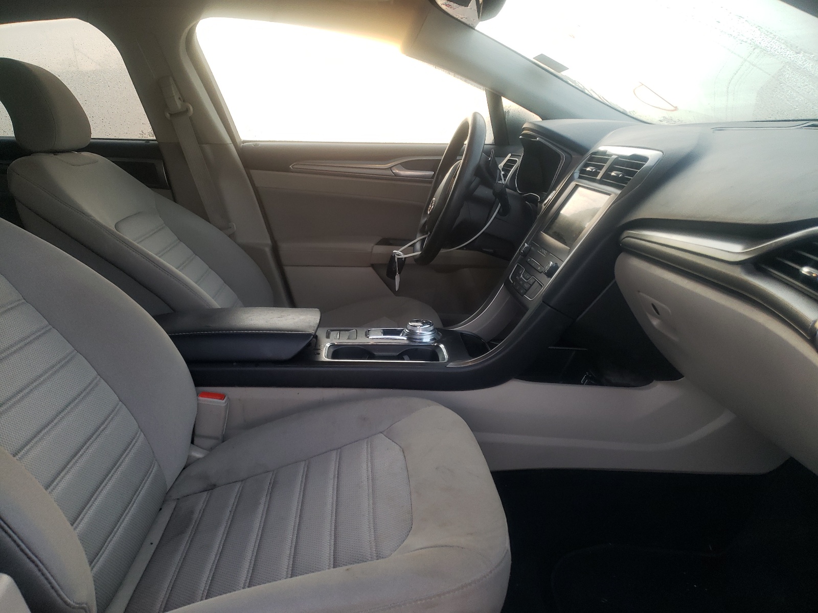 Photo 5 from auction – 2019 FORD FUSION SE with VIN 3FA6P0HD9KR250987