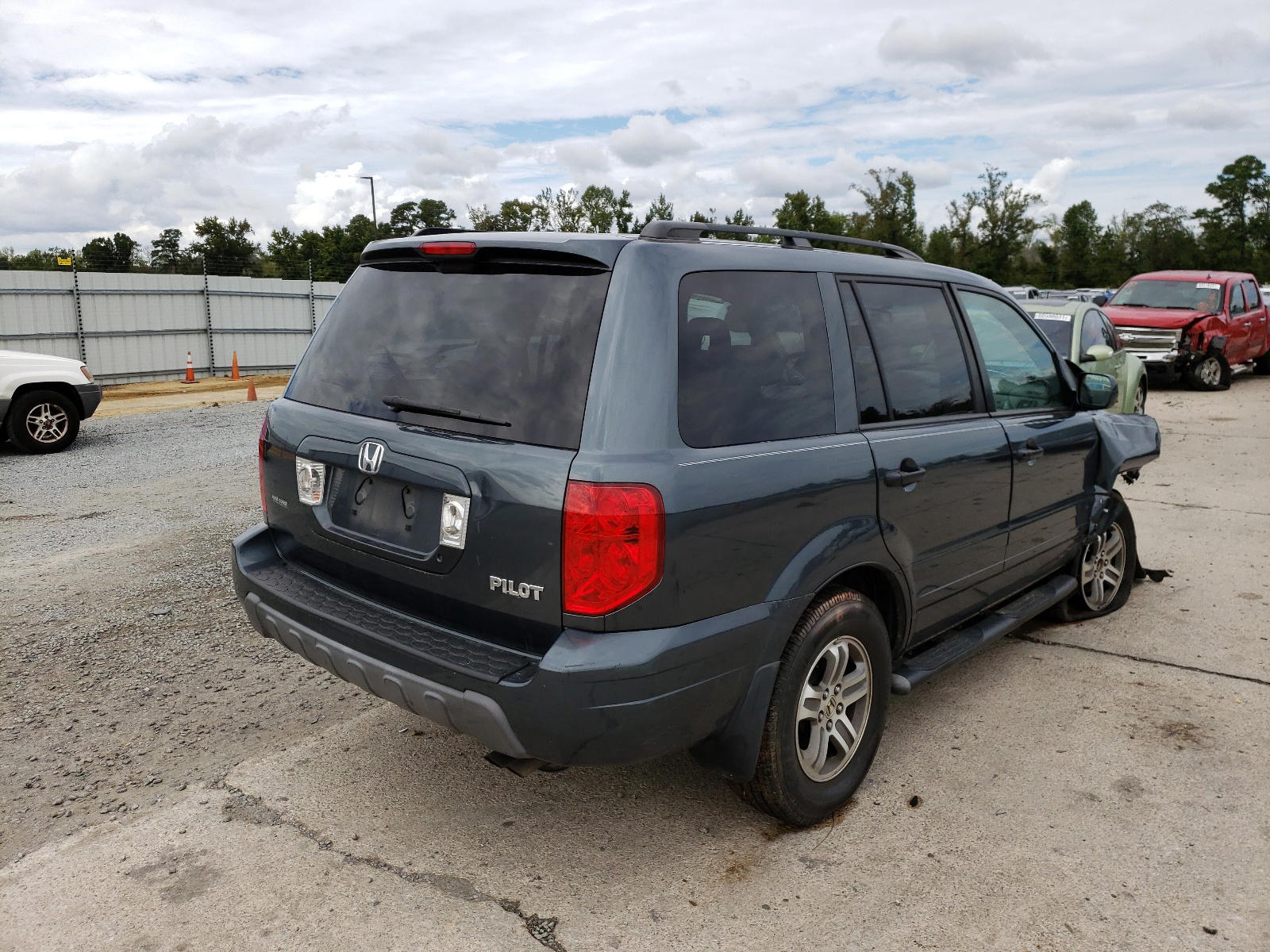 Photo 4 from auction – 2005 HONDA PILOT with VIN 5FNYF18545B017125