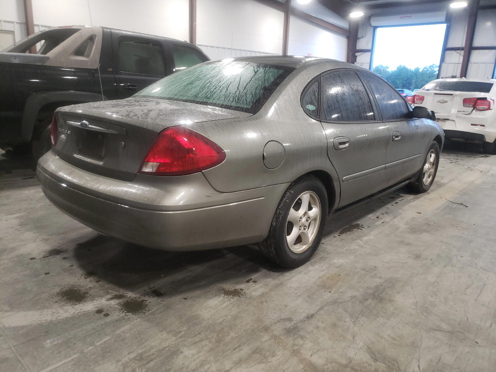 Photo 4 from auction – 2002 FORD TAURUS SE with VIN 1FAFP53U22G283454