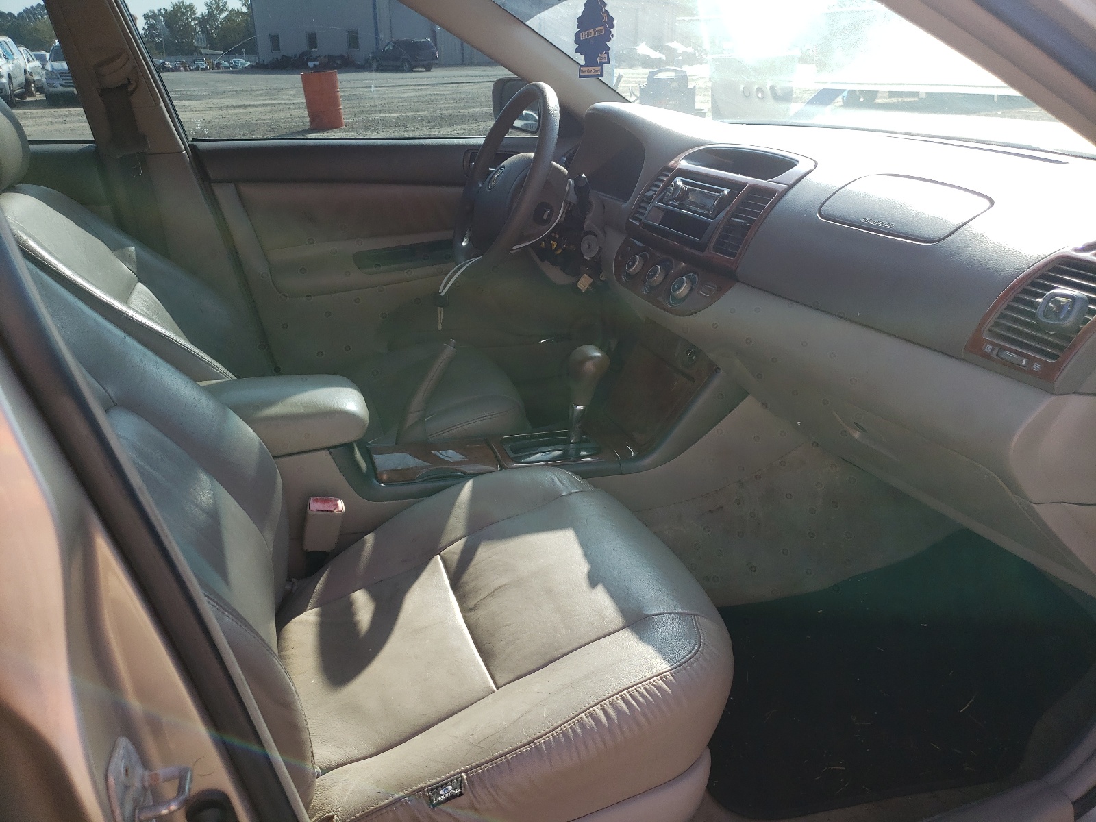 Photo 5 from auction – 2005 TOYOTA CAMRY LE with VIN 4T1BE32K25U055099