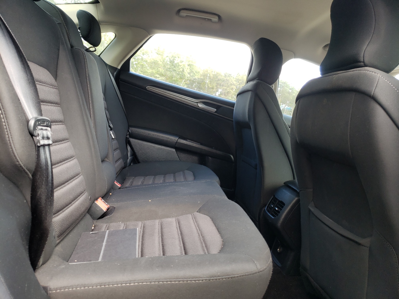 Photo 6 from auction – 2017 FORD FUSION SE with VIN 3FA6P0HD2HR122101