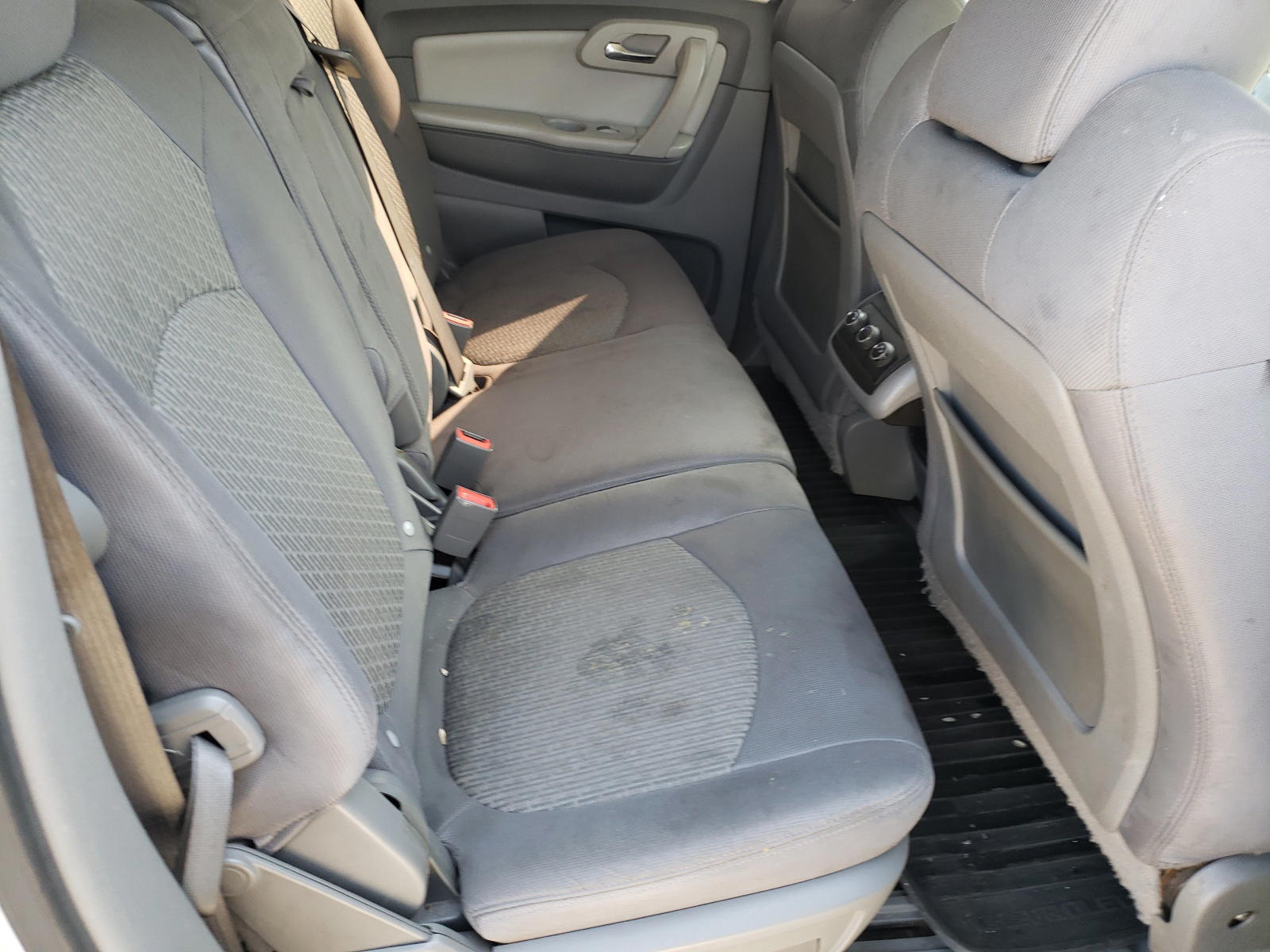 Photo 6 from auction – 2010 CHEVROLET TRAVERSE L with VIN 1GNLRFED2AS128187