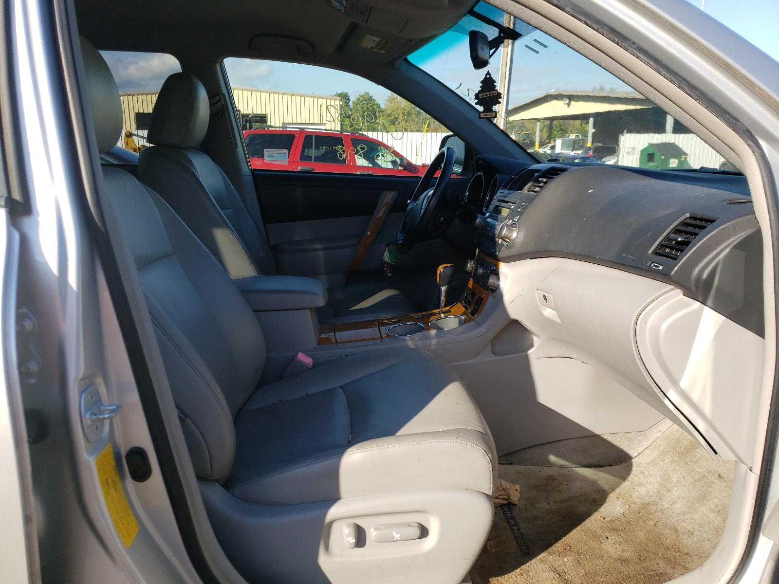 Photo 5 from auction – 2008 TOYOTA HIGHLANDER with VIN JTEEW44A582019847
