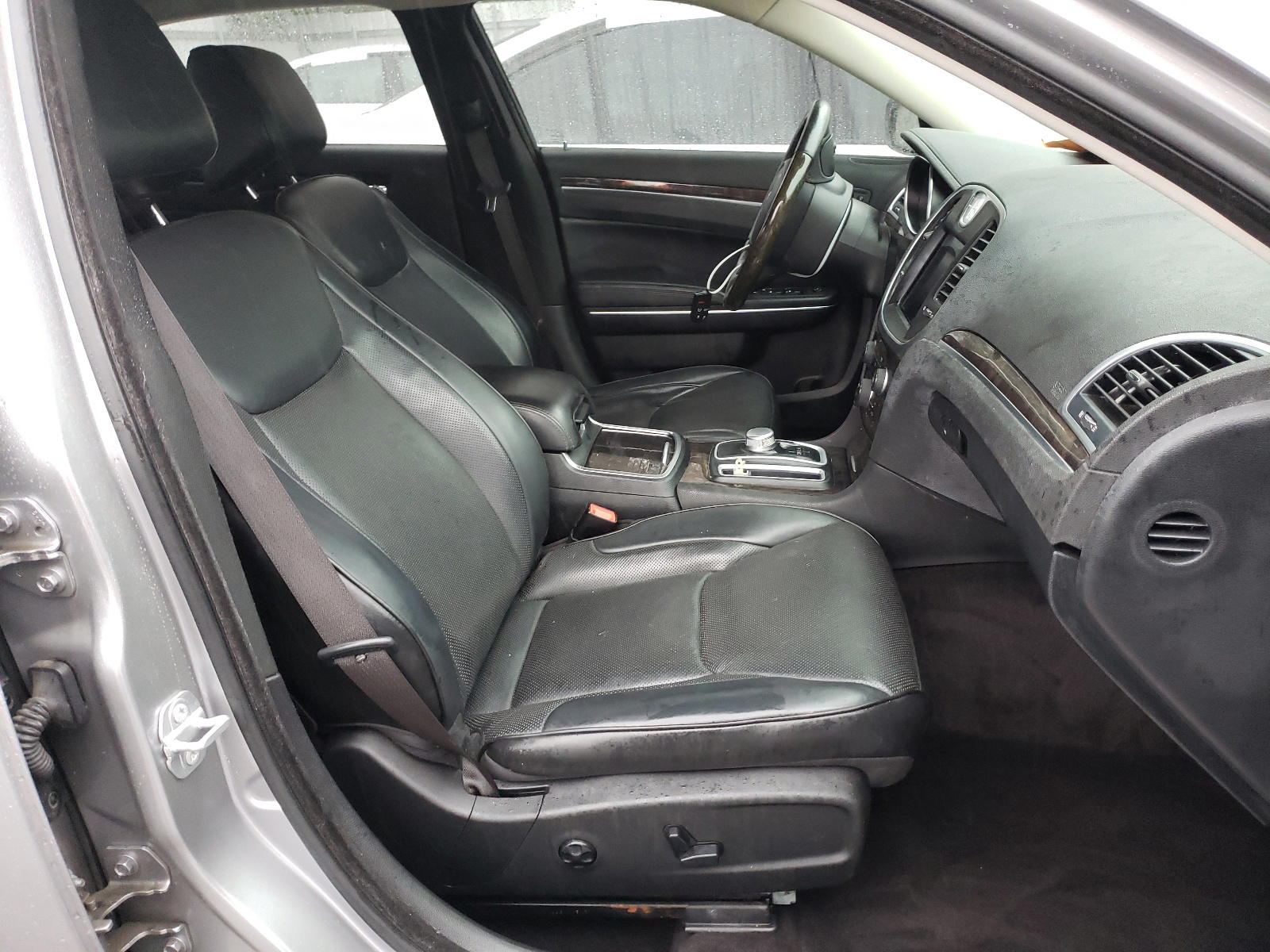 Photo 18 from auction – 2017 CHRYSLER 300C with VIN 2C3CCAEG2HH667860