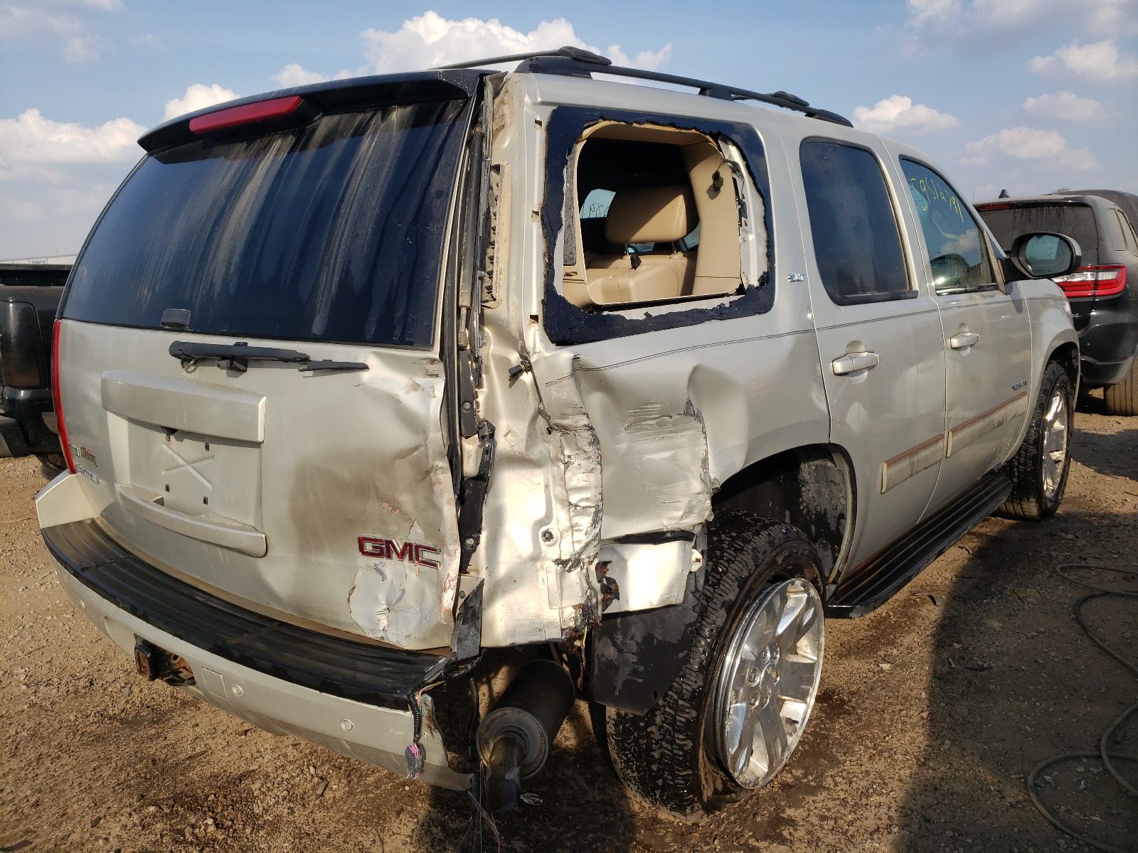 Photo 4 from auction – 2010 GMC YUKON SLT with VIN 1GKUKCE03AR214925