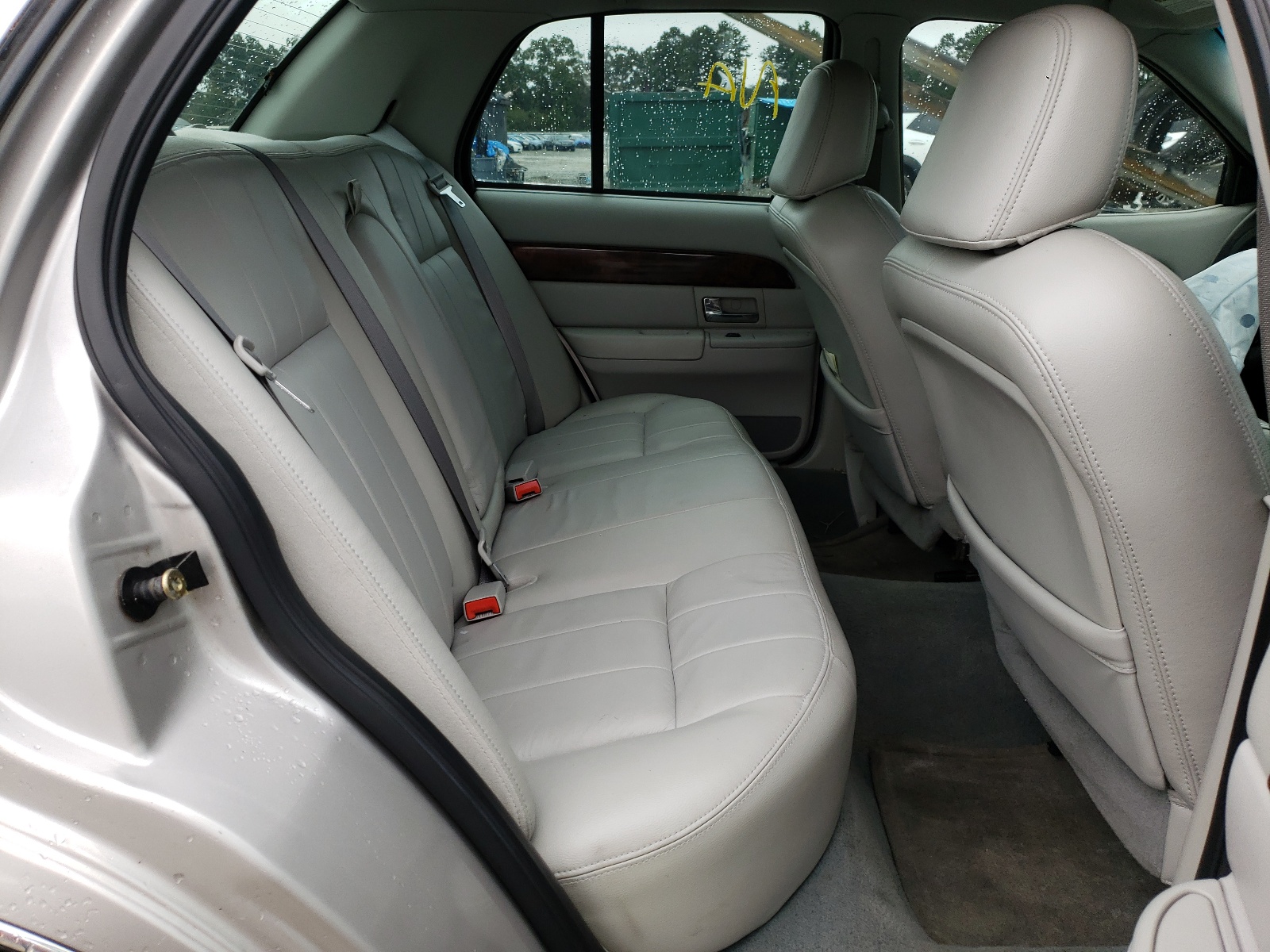 Photo 6 from auction – 2005 MERCURY GRAND MARQ with VIN 2MEFM75W15X668370