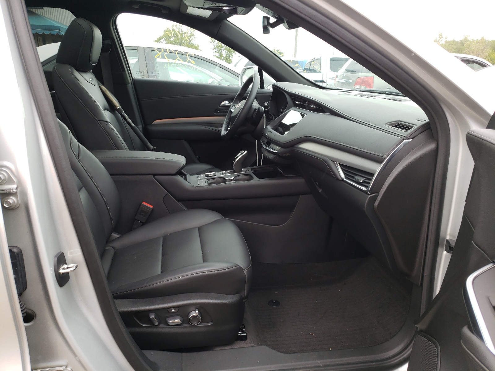 Photo 5 from auction – 2020 CADILLAC XT4 PREMIU with VIN 1GYFZCR40LF149642