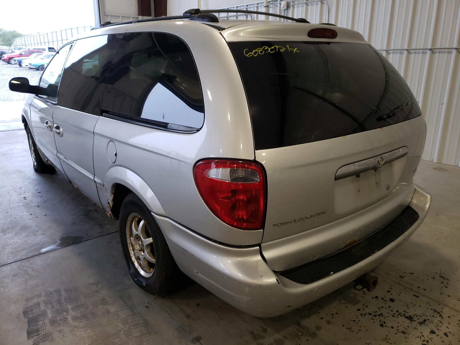 Photo 3 from auction – 2002 CHRYSLER TOWN & CNT with VIN 2C4GP44382R656557
