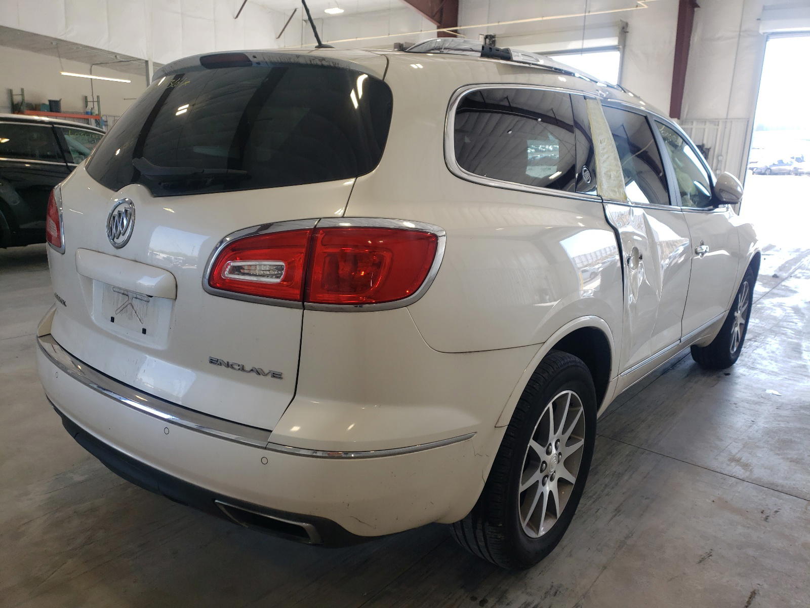 Photo 4 from auction – 2013 BUICK ENCLAVE with VIN 5GAKRCKD9DJ255439