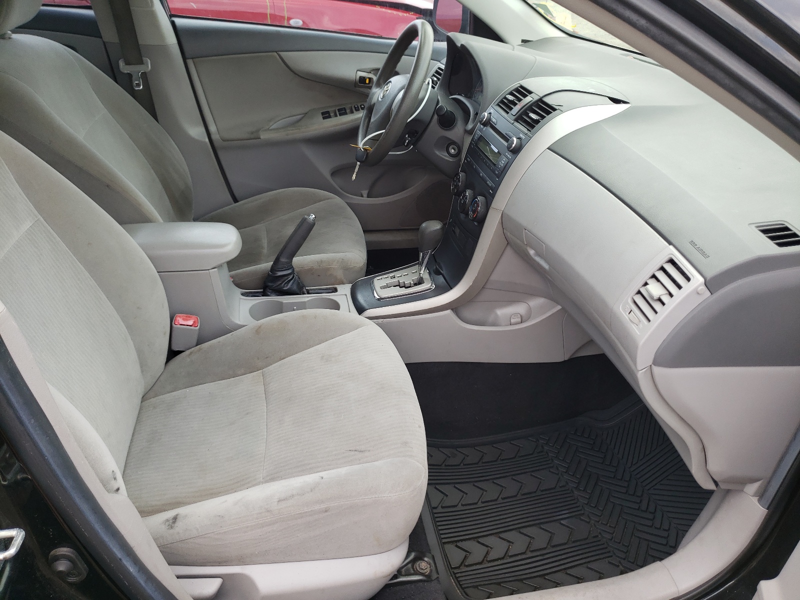 Photo 5 from auction – 2010 TOYOTA COROLLA XL with VIN 2T1BU4EE1AC517260