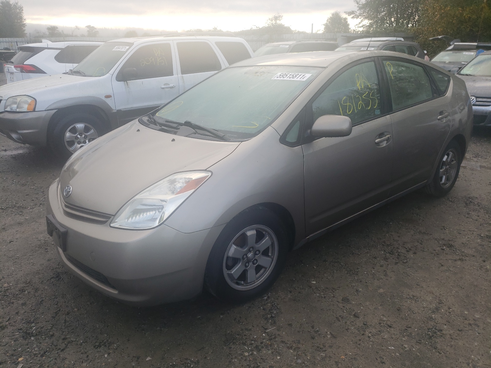 Zdjęcie 2 z aukcji – 2005 TOYOTA PRIUS z VIN JTDKB20U853055366
