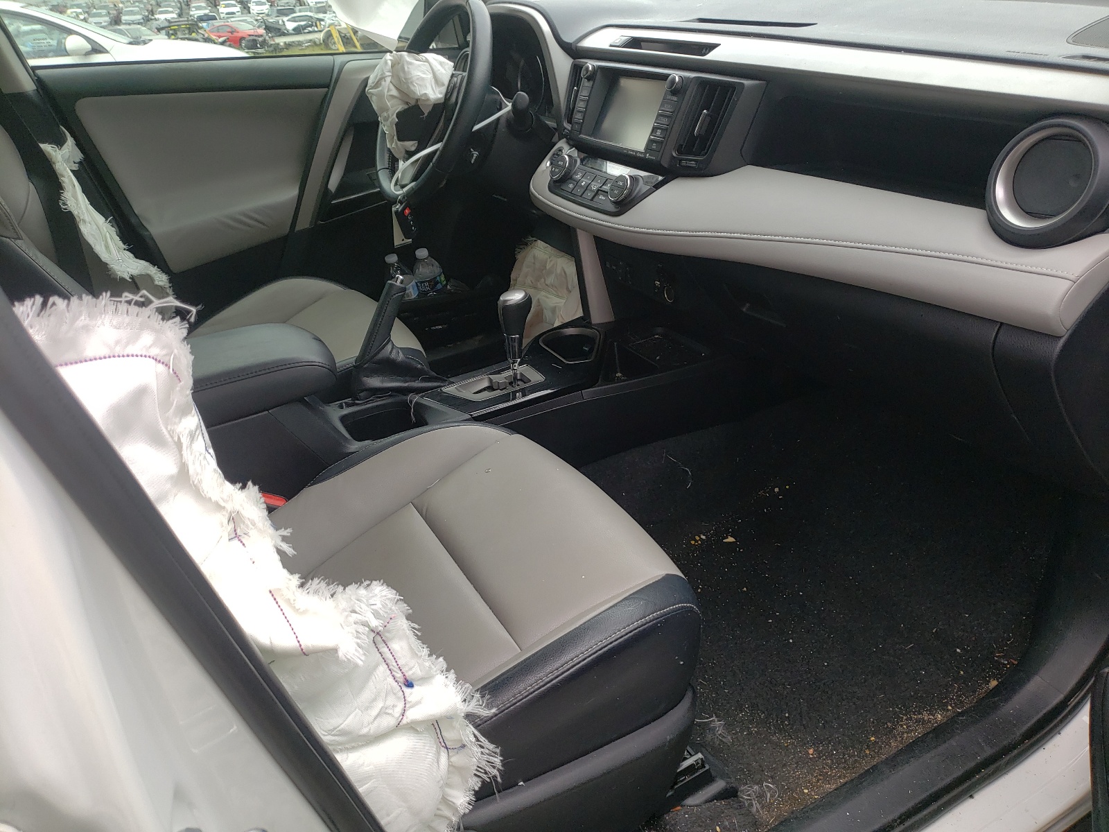 Photo 5 from auction – 2017 TOYOTA RAV4 LIMIT with VIN 2T3YFREV9HW325926