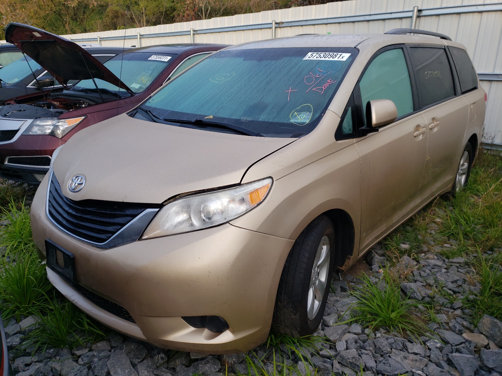 Photo 2 from auction – 2014 TOYOTA SIENNA LE with VIN 5TDKK3DC1ES485813